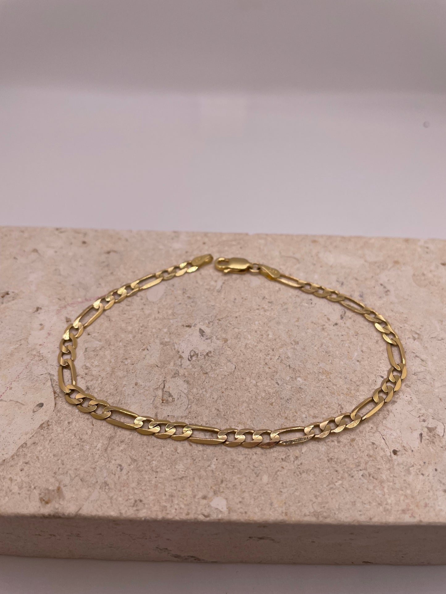 14k gold 3.9mm figaro bracelet (114)