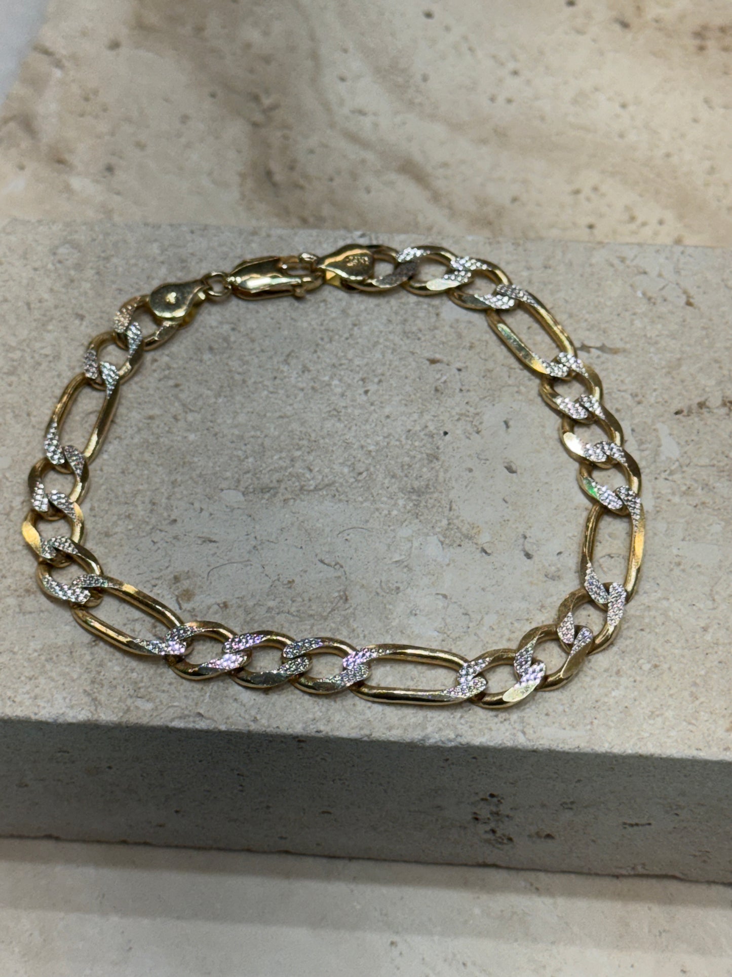 Pulsera Figaro de oro macizo de 14 quilates de 6,9 mm con talla de diamante de 8,5"