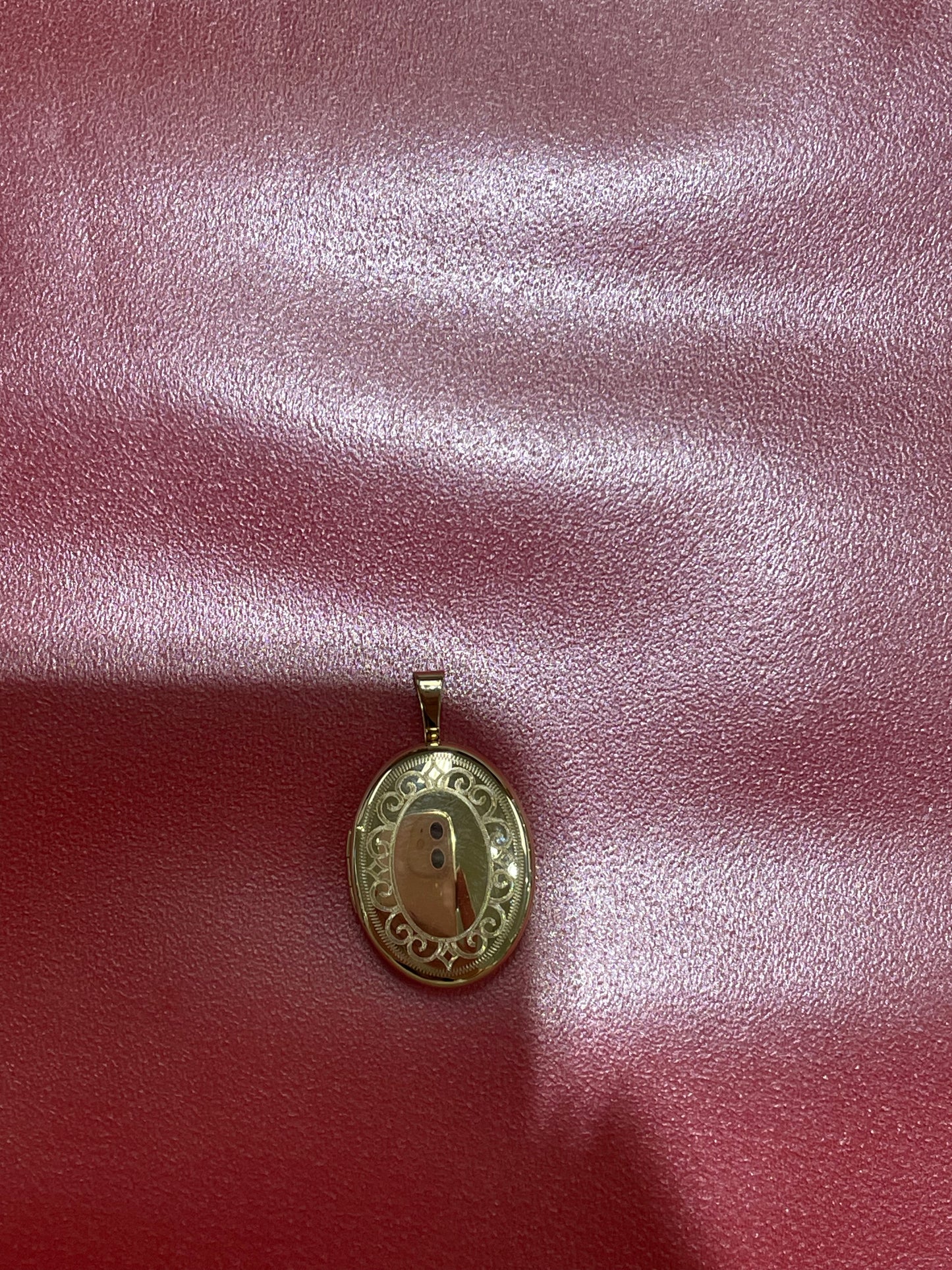 14k gold oval locket with vintage design