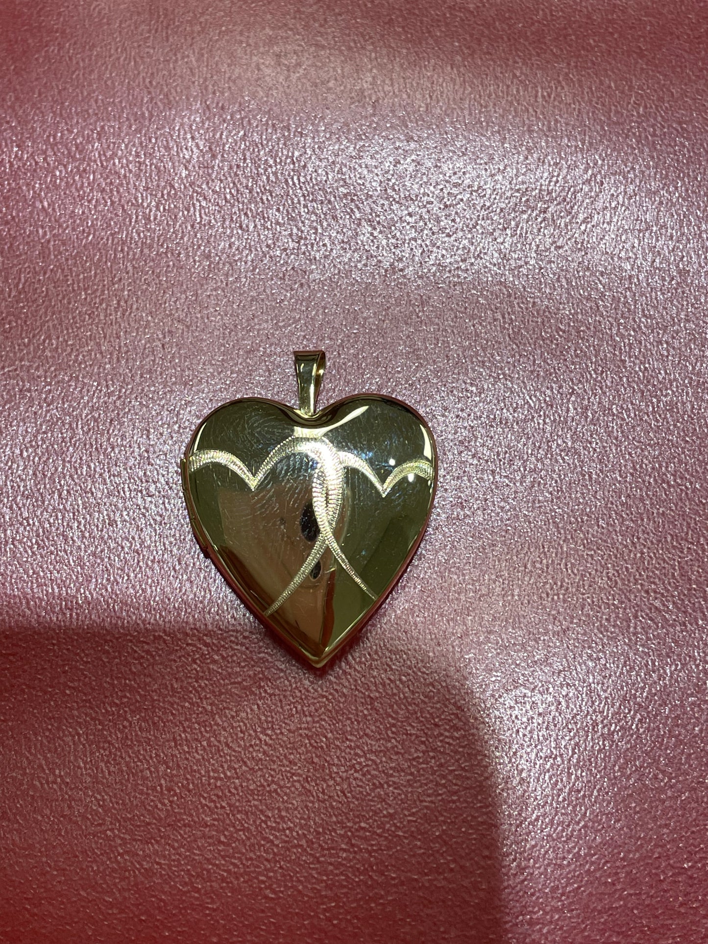 14k gold interlocked heart locket
