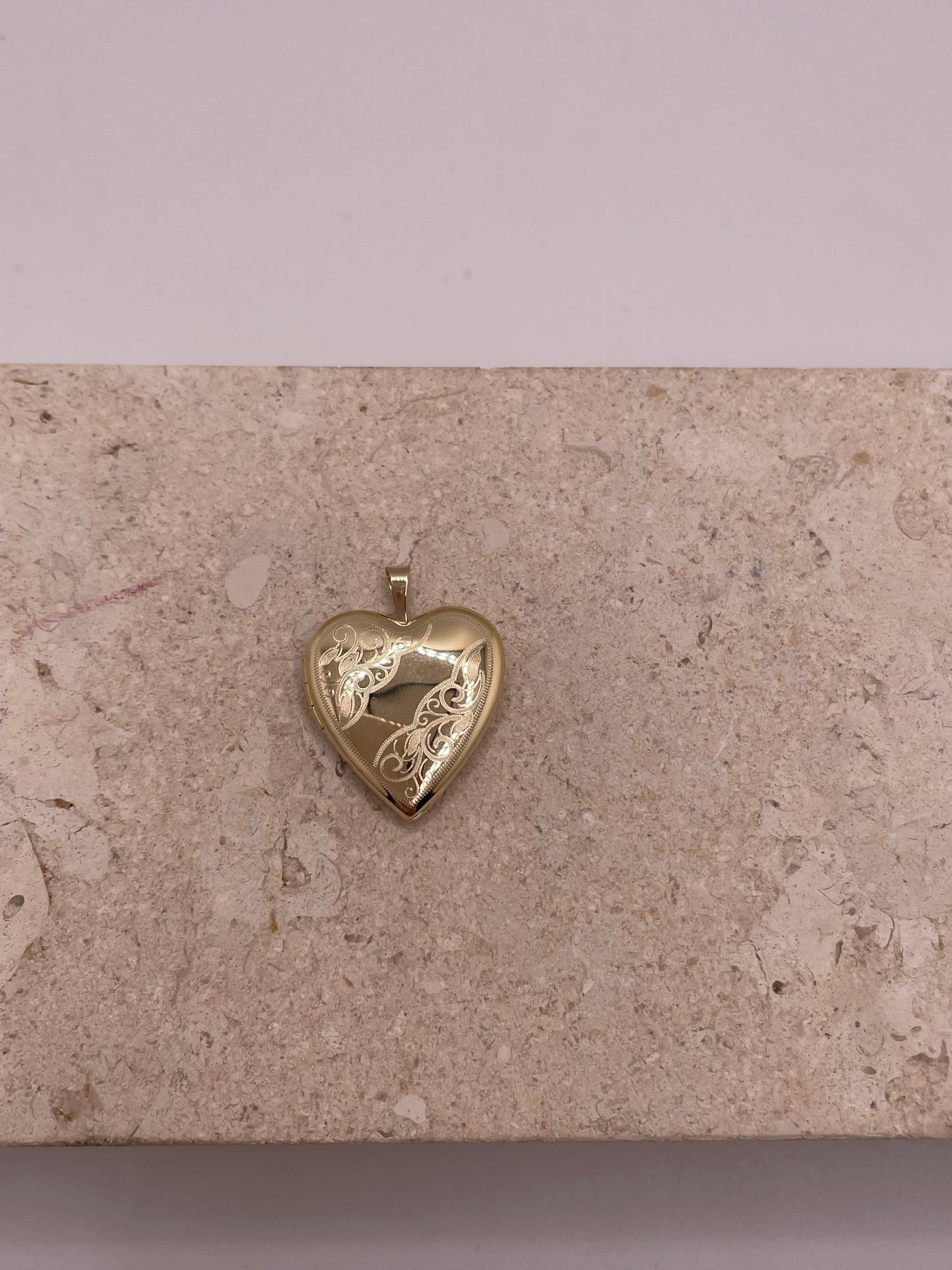 14K Gold Heart Locket Pendant with Vintage Design (619)
