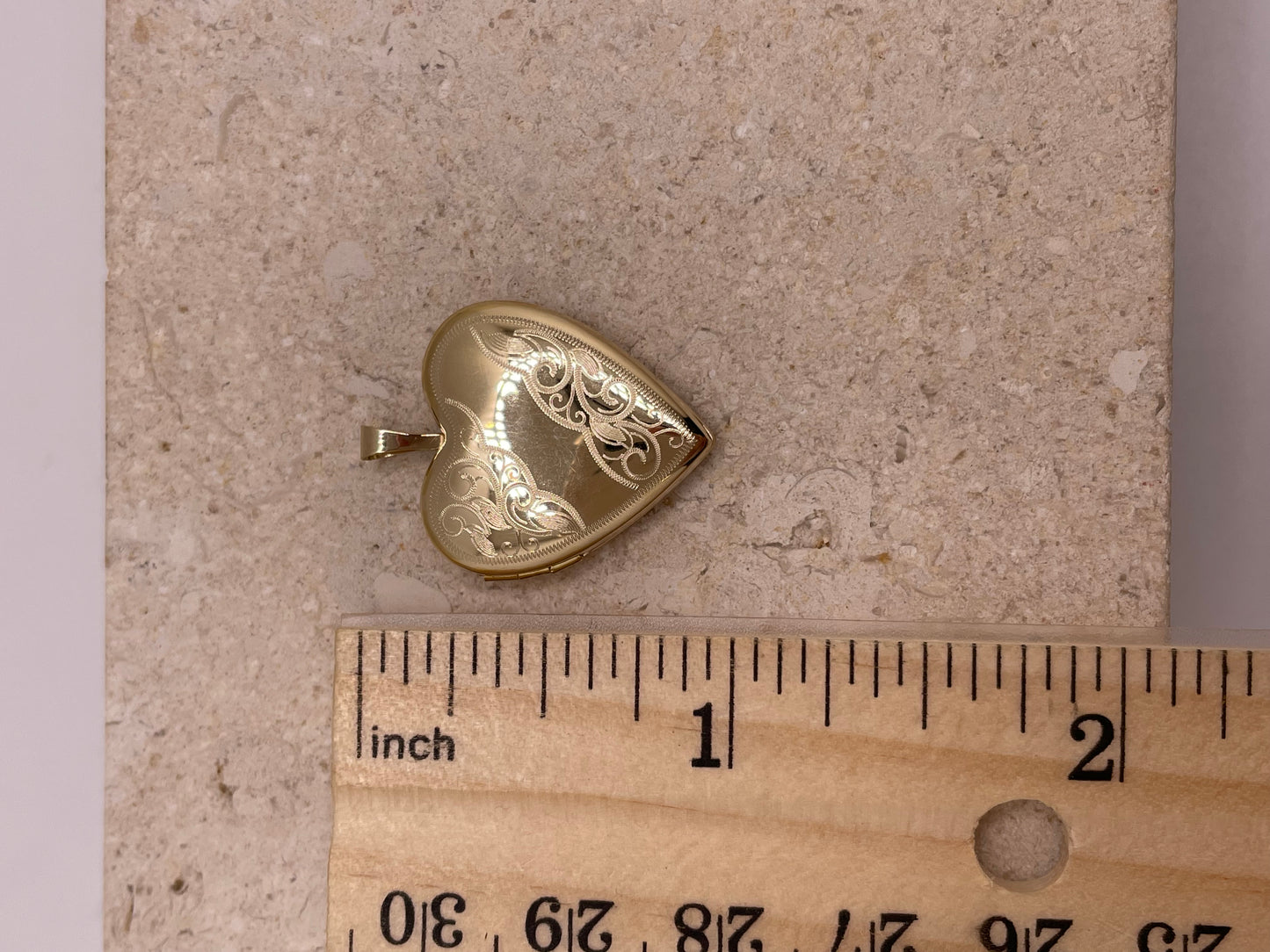 14K Gold Heart Locket Pendant with Vintage Design (619)