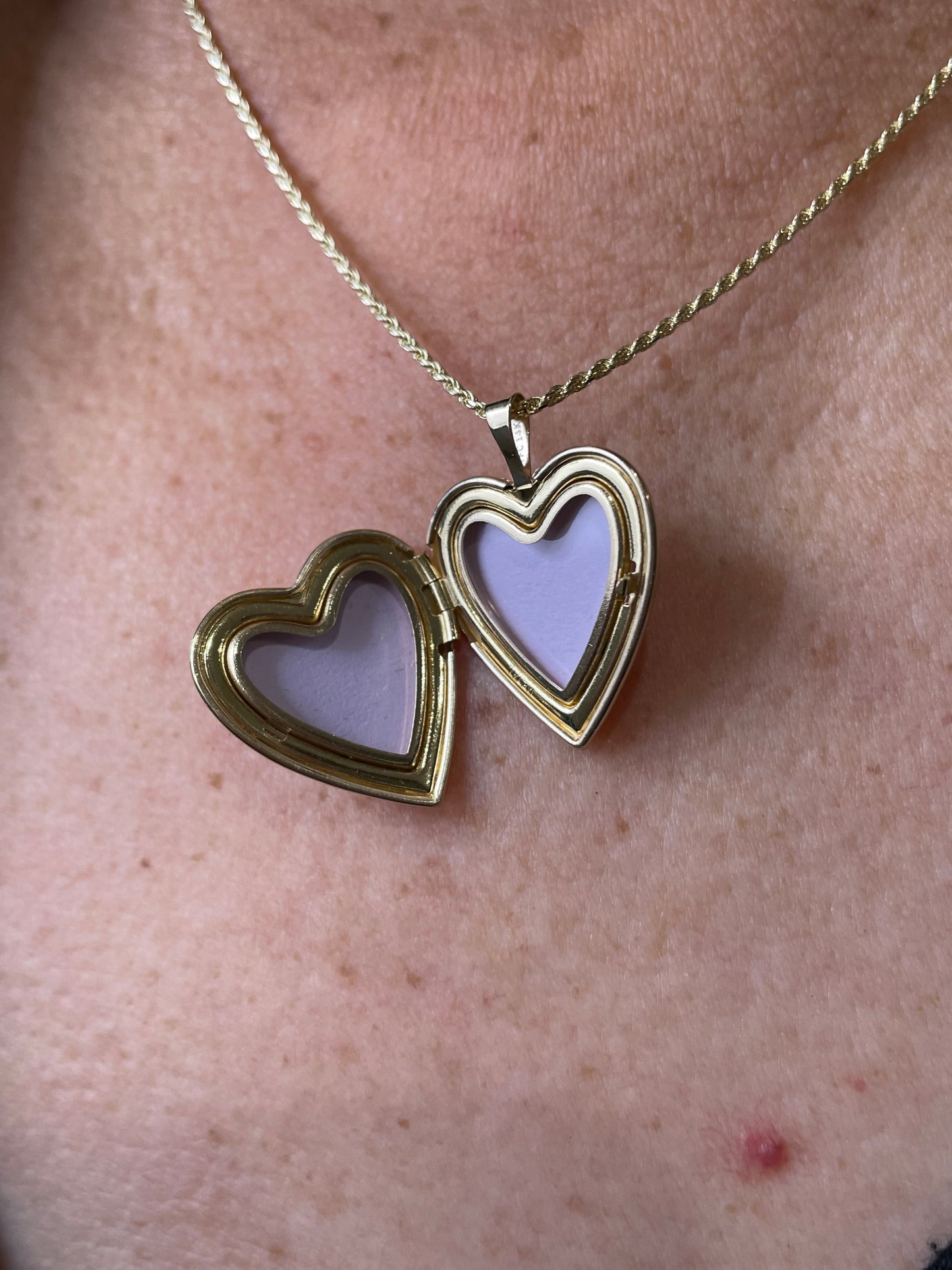 14K Gold Heart Locket Pendant with Vintage Design (619)