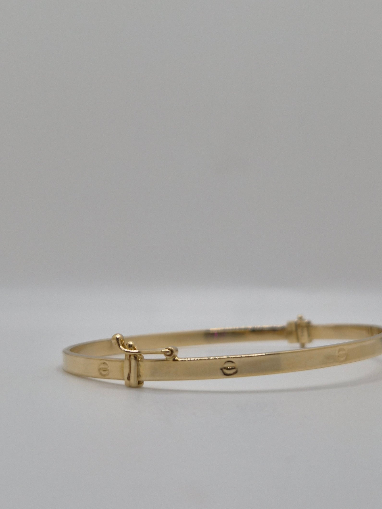 14K Gold Thin Love Bangle