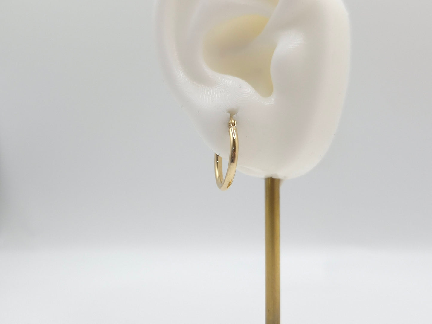 14K Gold Round Tube Hoop Earrings (17mm)