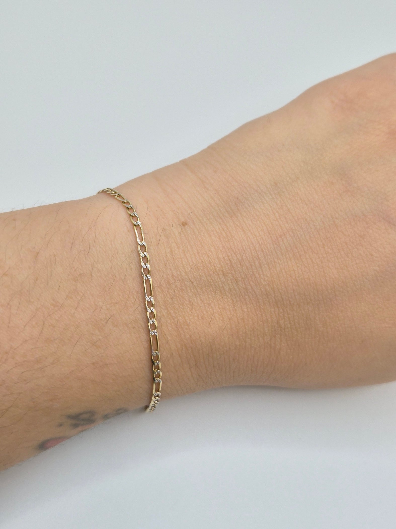 Pulsera Figaro de oro macizo de 14 quilates de 2,7 mm con talla de diamante de 7 "