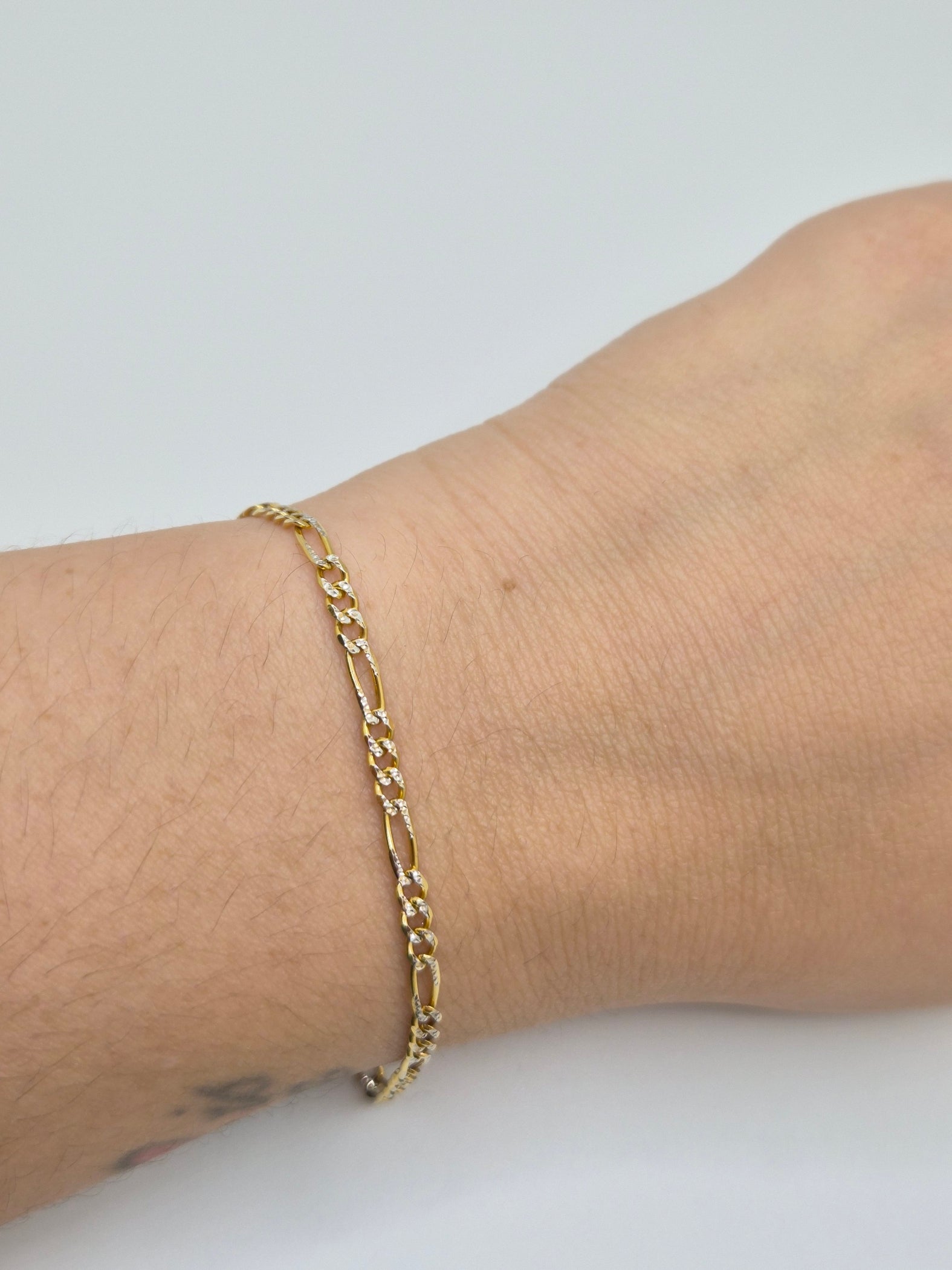 Pulsera Figaro de oro macizo de 14 quilates de 3,1 mm con talla de diamante de 7"