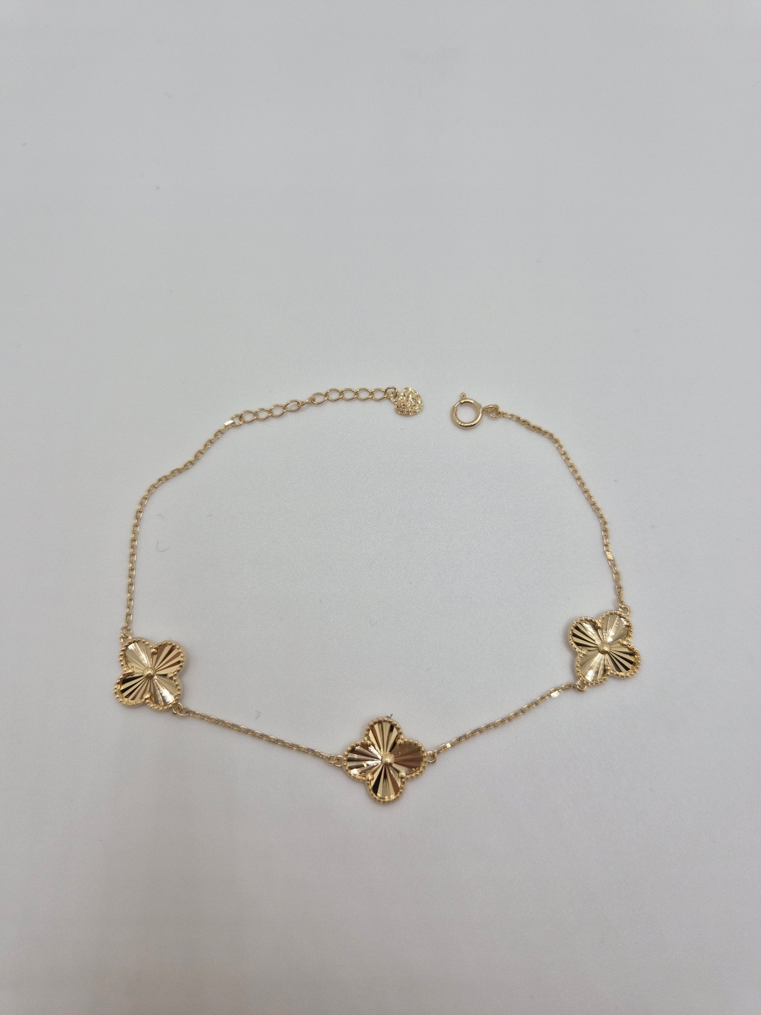 14K Gold 3 Motif Clover Bracelet – Dainty Lucky Trébol