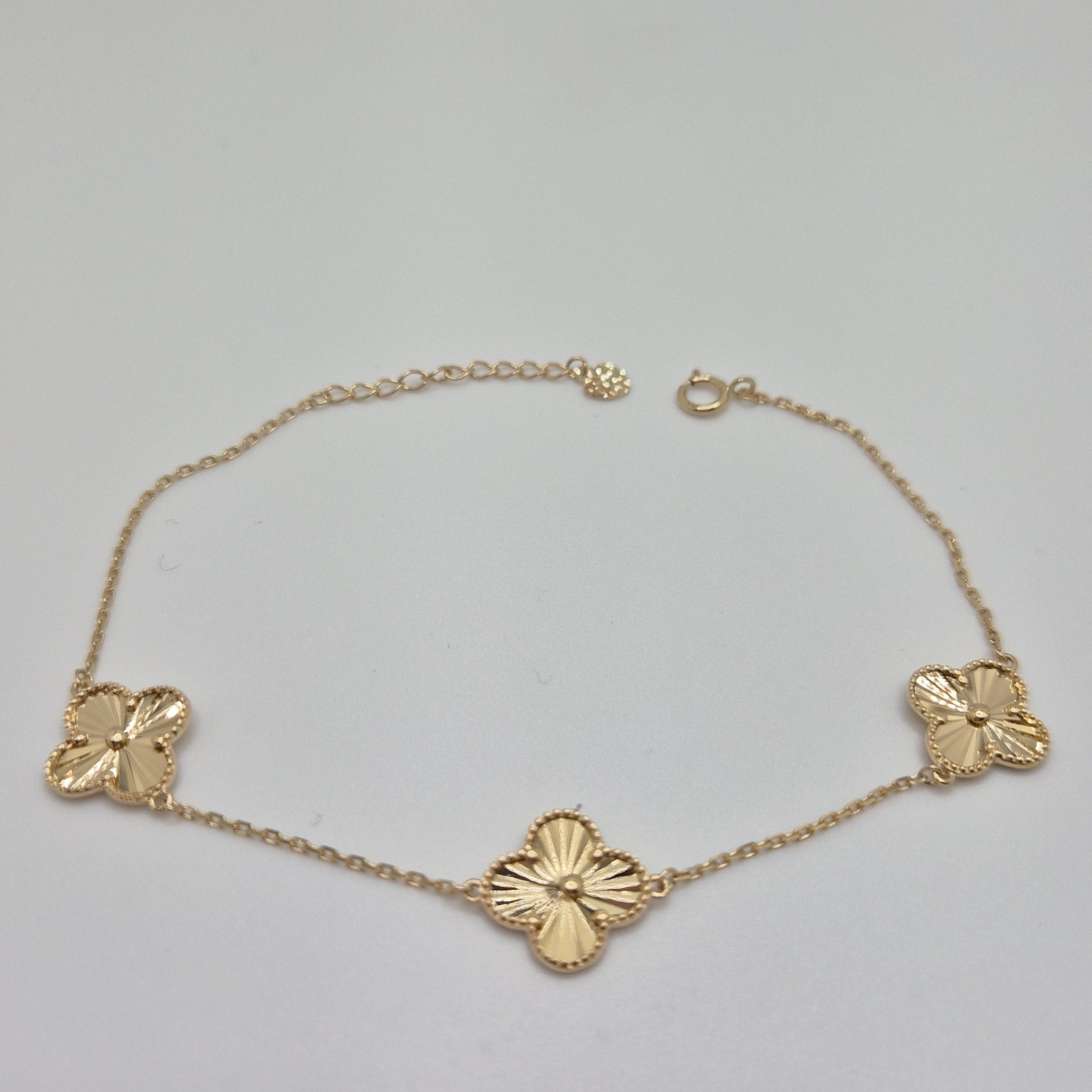 14K Gold 3 Motif Clover Bracelet – Dainty Lucky Trébol
