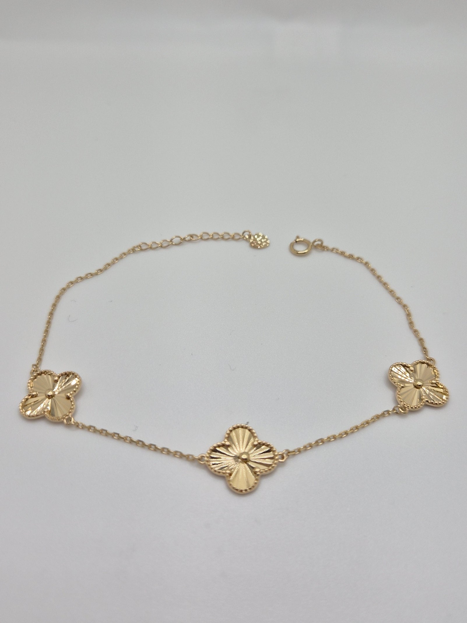14K Gold 3 Motif Clover Bracelet – Dainty Lucky Trébol