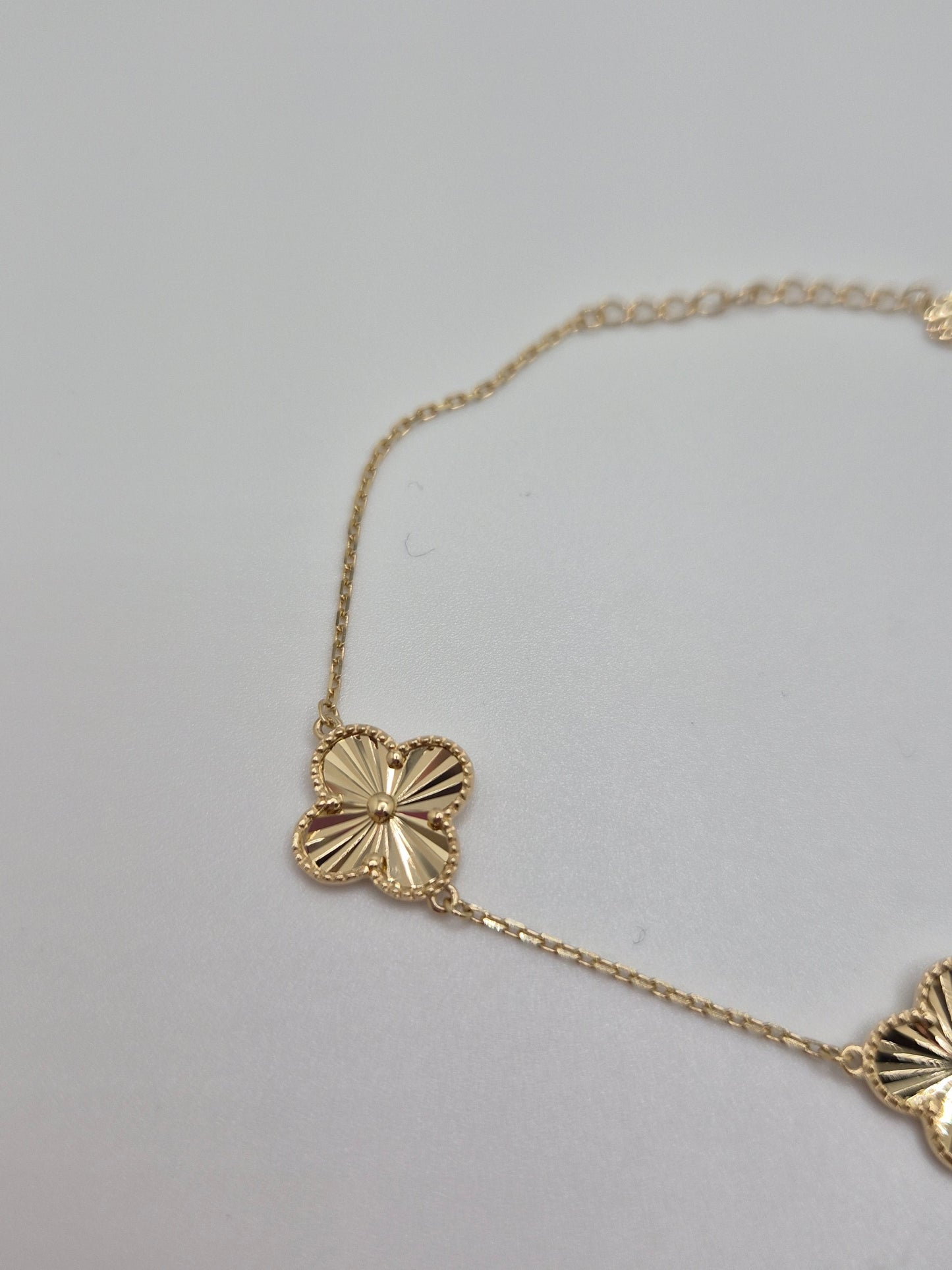 14K Gold 3 Motif Clover Bracelet – Dainty Lucky Trébol
