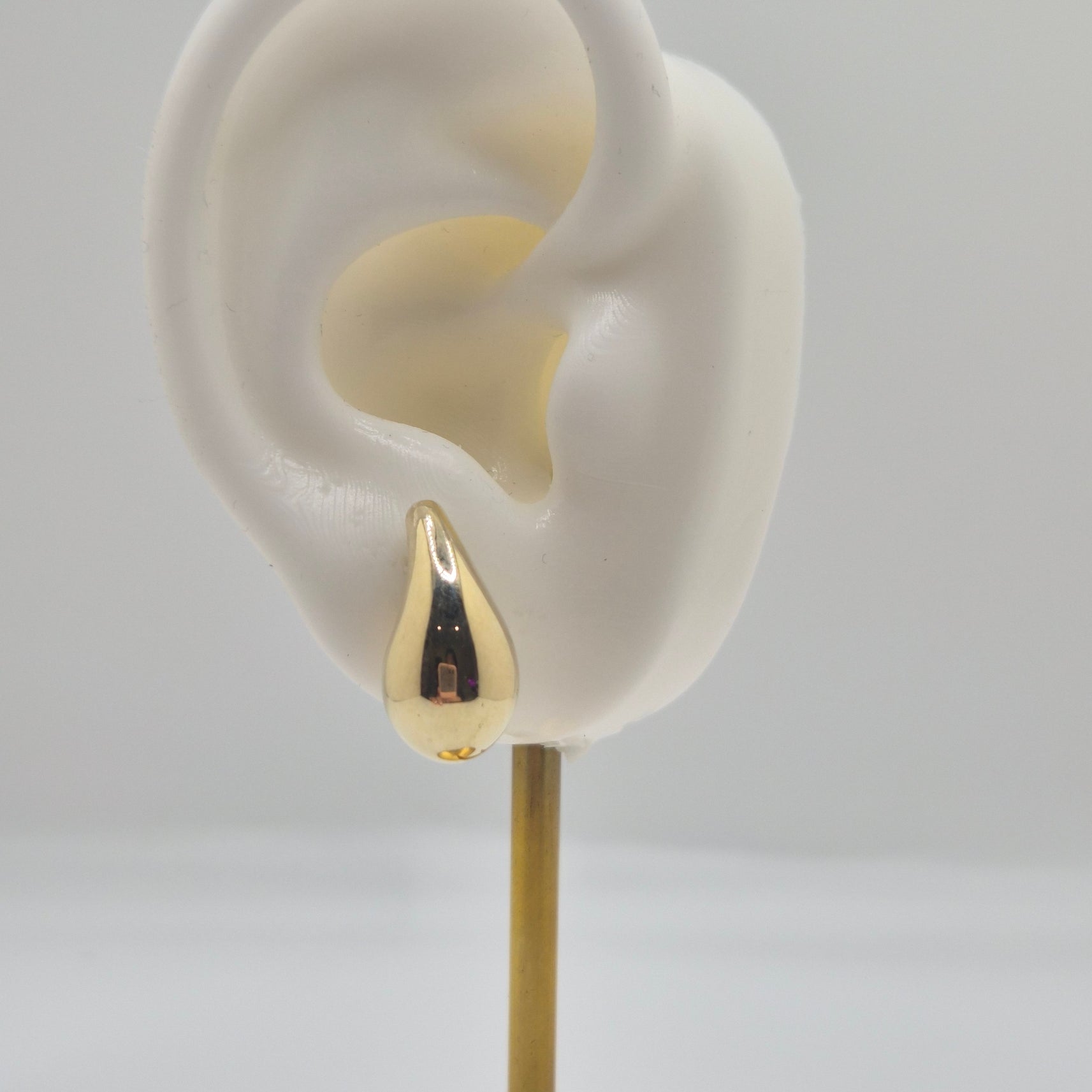 14K gold medium tear drop earrings, solid gold teardrop studs, minimal gold earrings for everyday wear, Estrella De Oro Jewelry