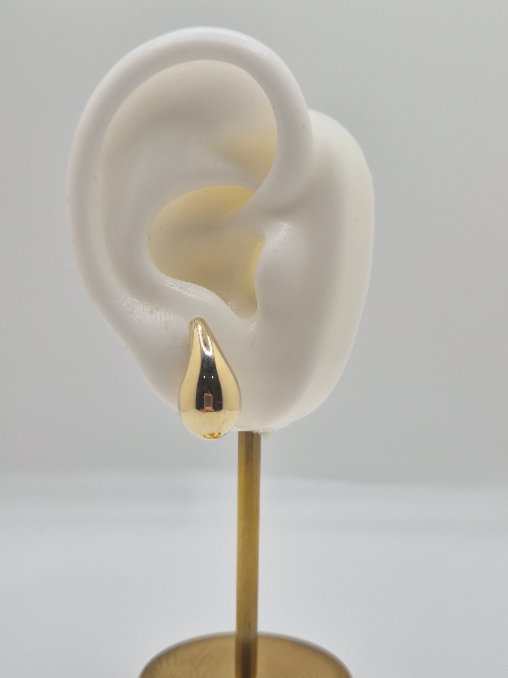 14K gold medium tear drop earrings, solid gold teardrop studs, minimal gold earrings for everyday wear, Estrella De Oro Jewelry