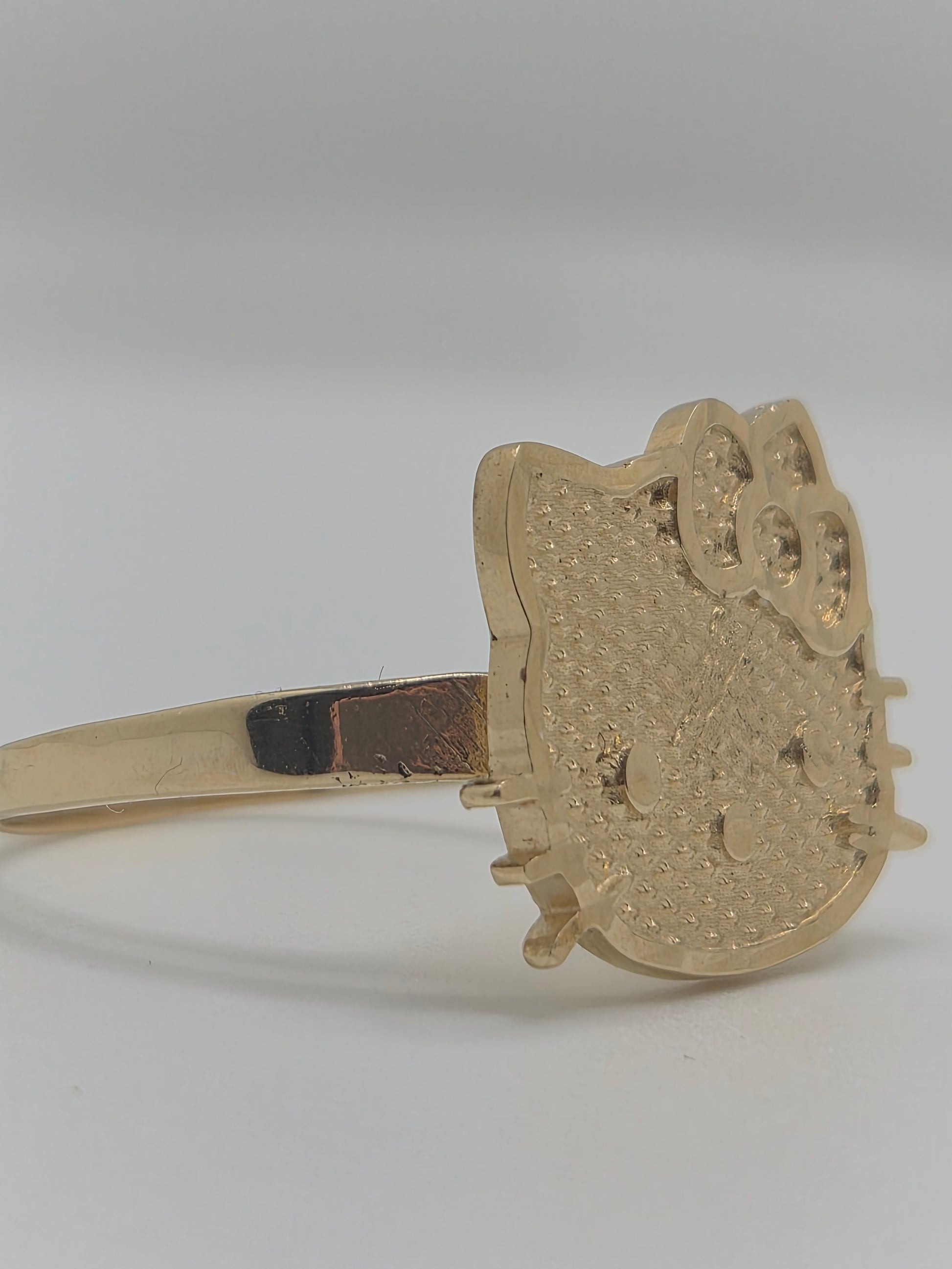 Perfectly Imperfect – 14K Gold Hello Kitty Face Ring (Medium)