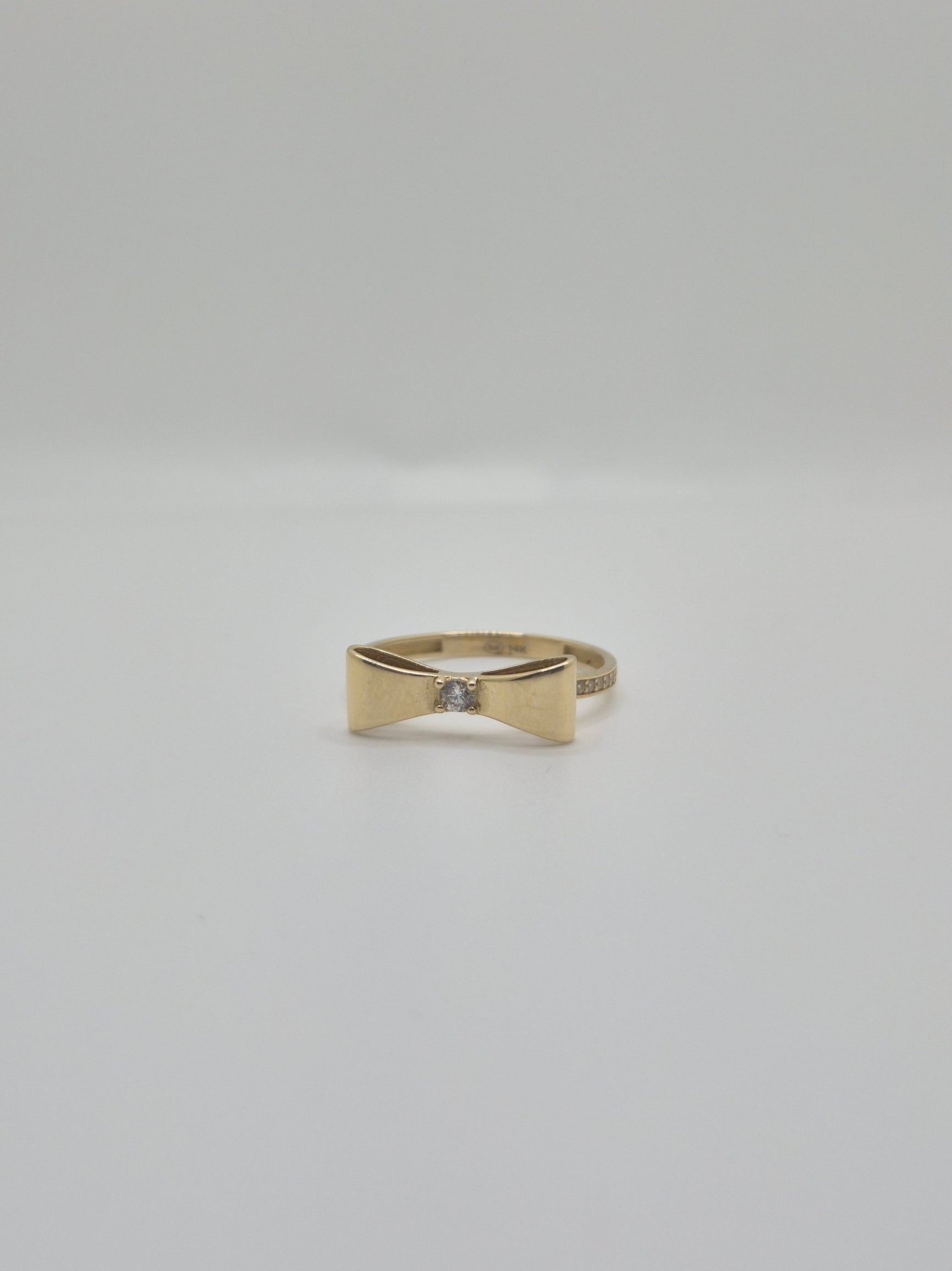 14k gold bow ring with cz stones