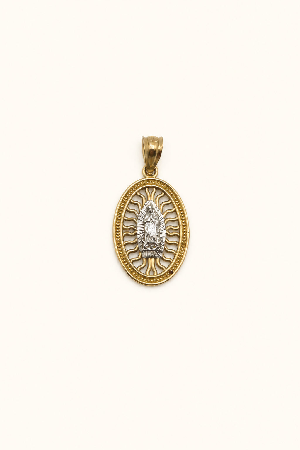 Colgante ovalado Virgencita bicolor en oro de 14 quilates