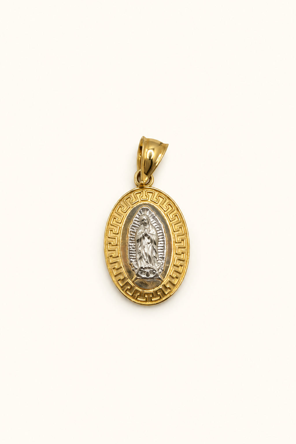 Colgante ovalado de Virgencita bicolor en oro de 14 quilates (borde griego)