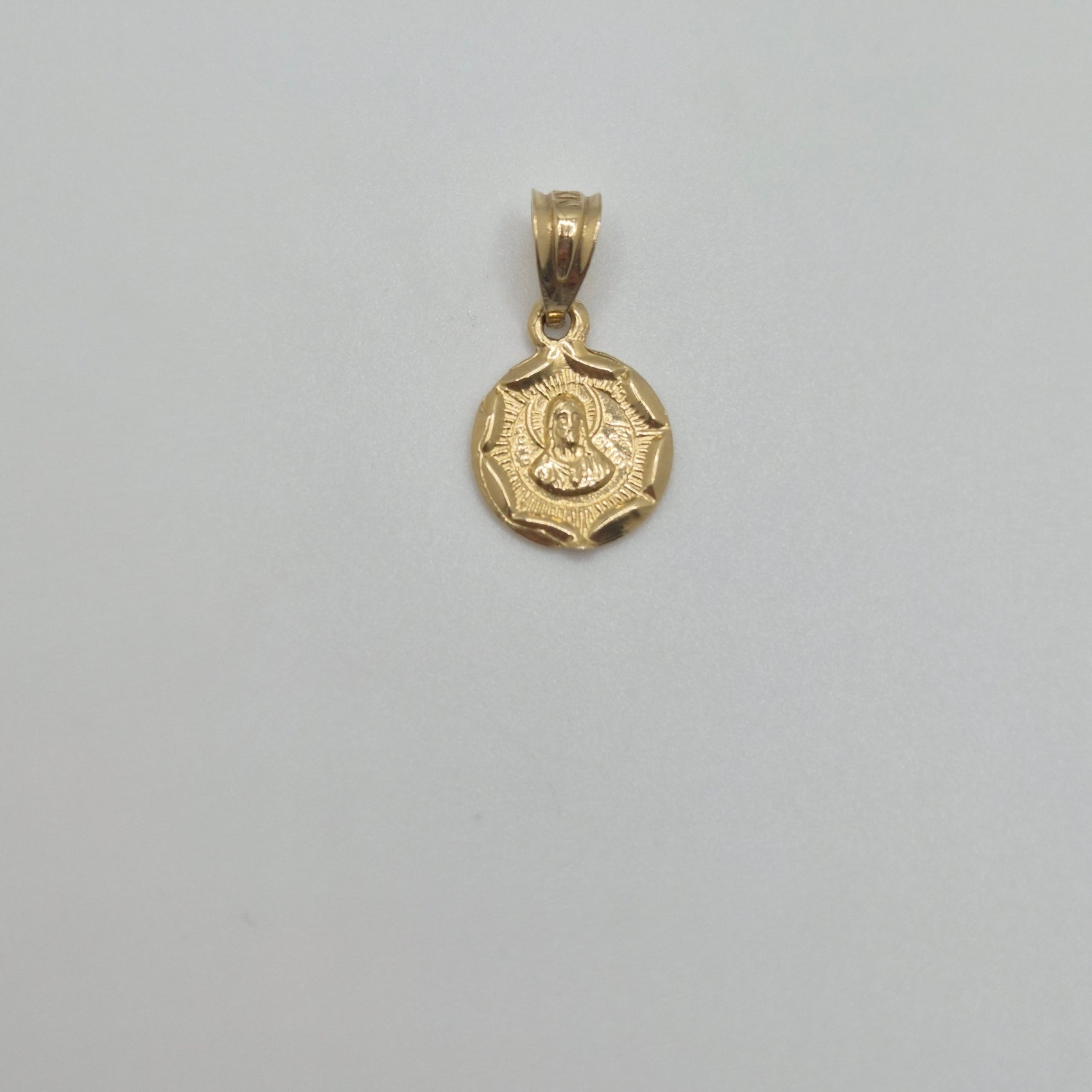 Colgante de oro de 14k de doble cara con Jesús y Virgencita