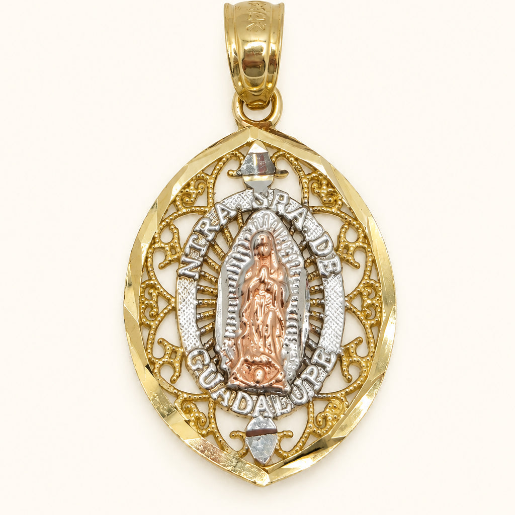Colgante ovalado de Virgencita en tres tonos de oro de 14 quilates