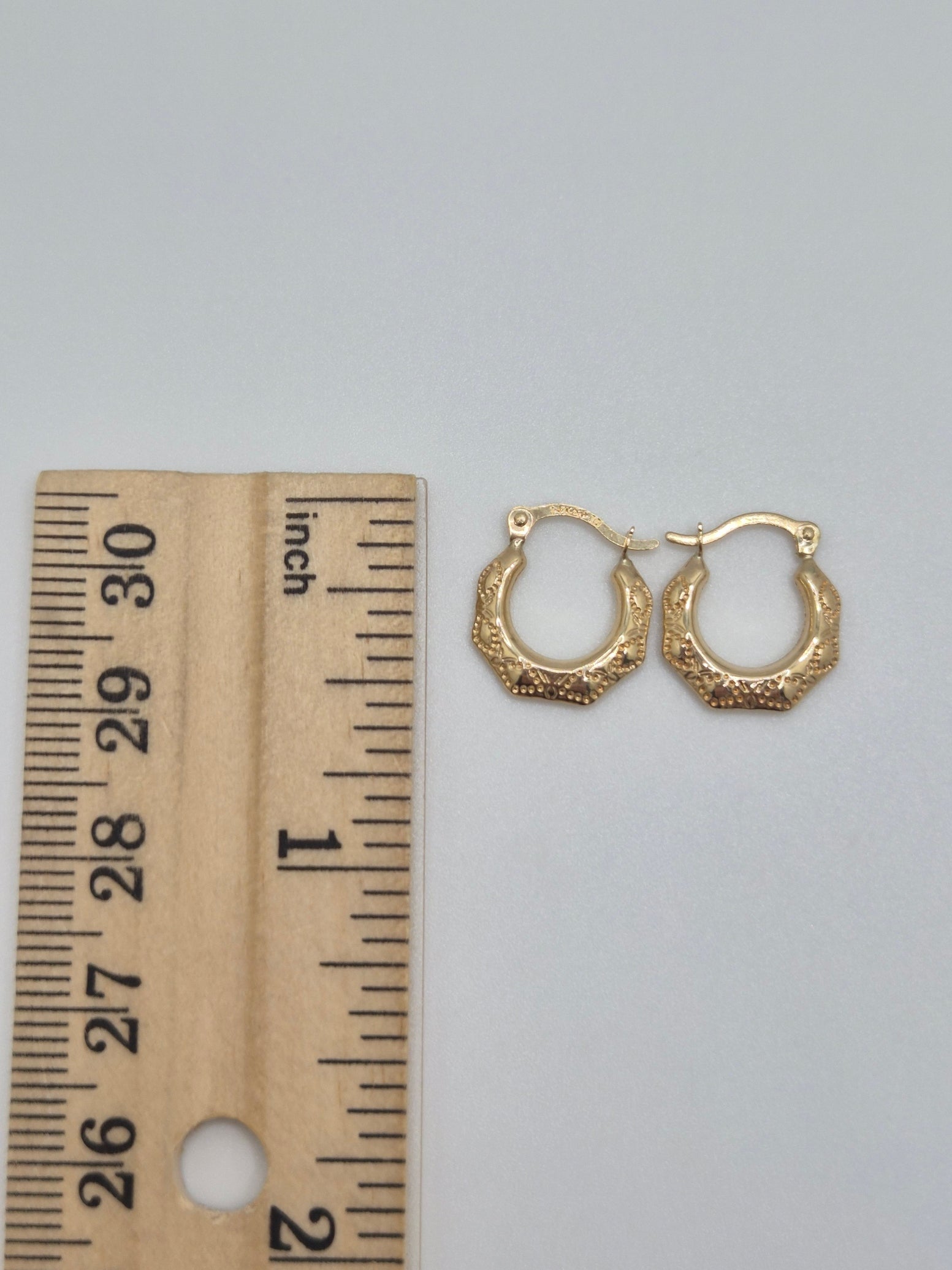 14K Gold Petite Hoop Earrings (045)