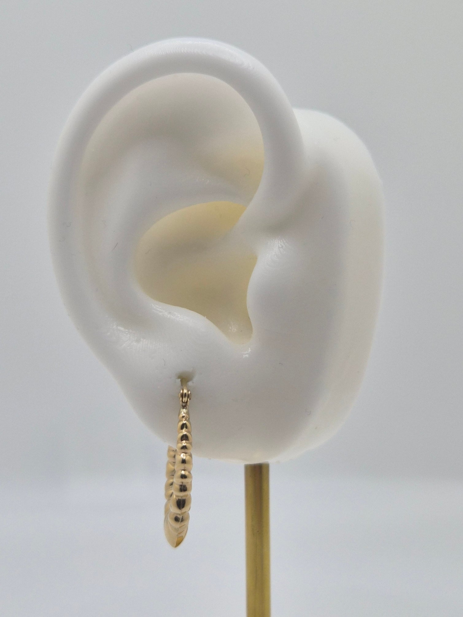 Pendientes de aro con forma de corazón hueco en oro de 14 quilates (051)