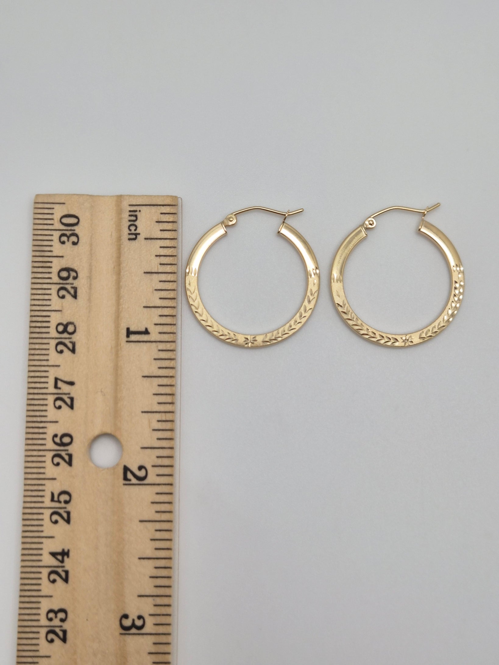 Golden Laurel Dream Hoops — (25 mm)