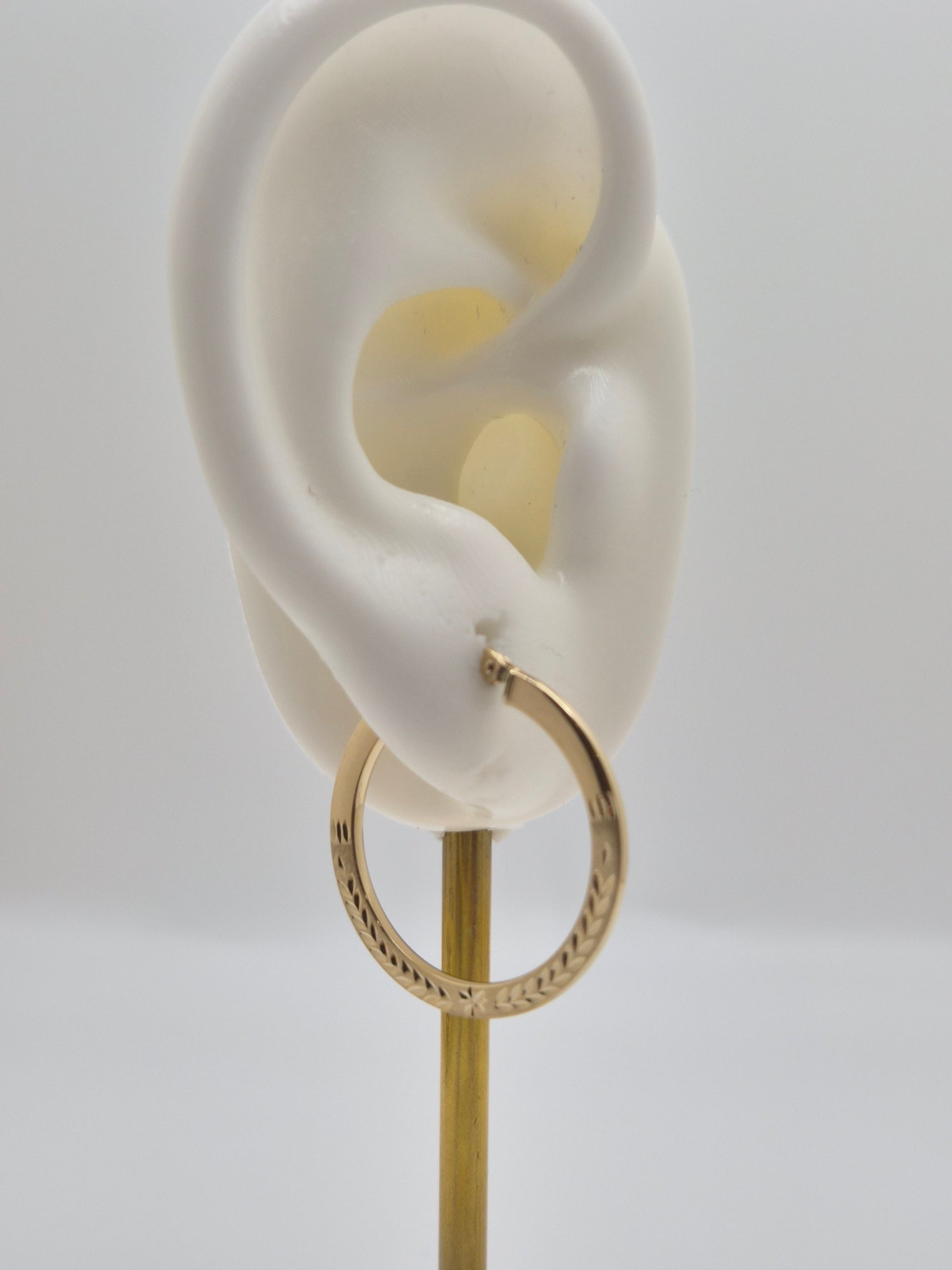 Golden Laurel Dream Hoops — (25 mm)