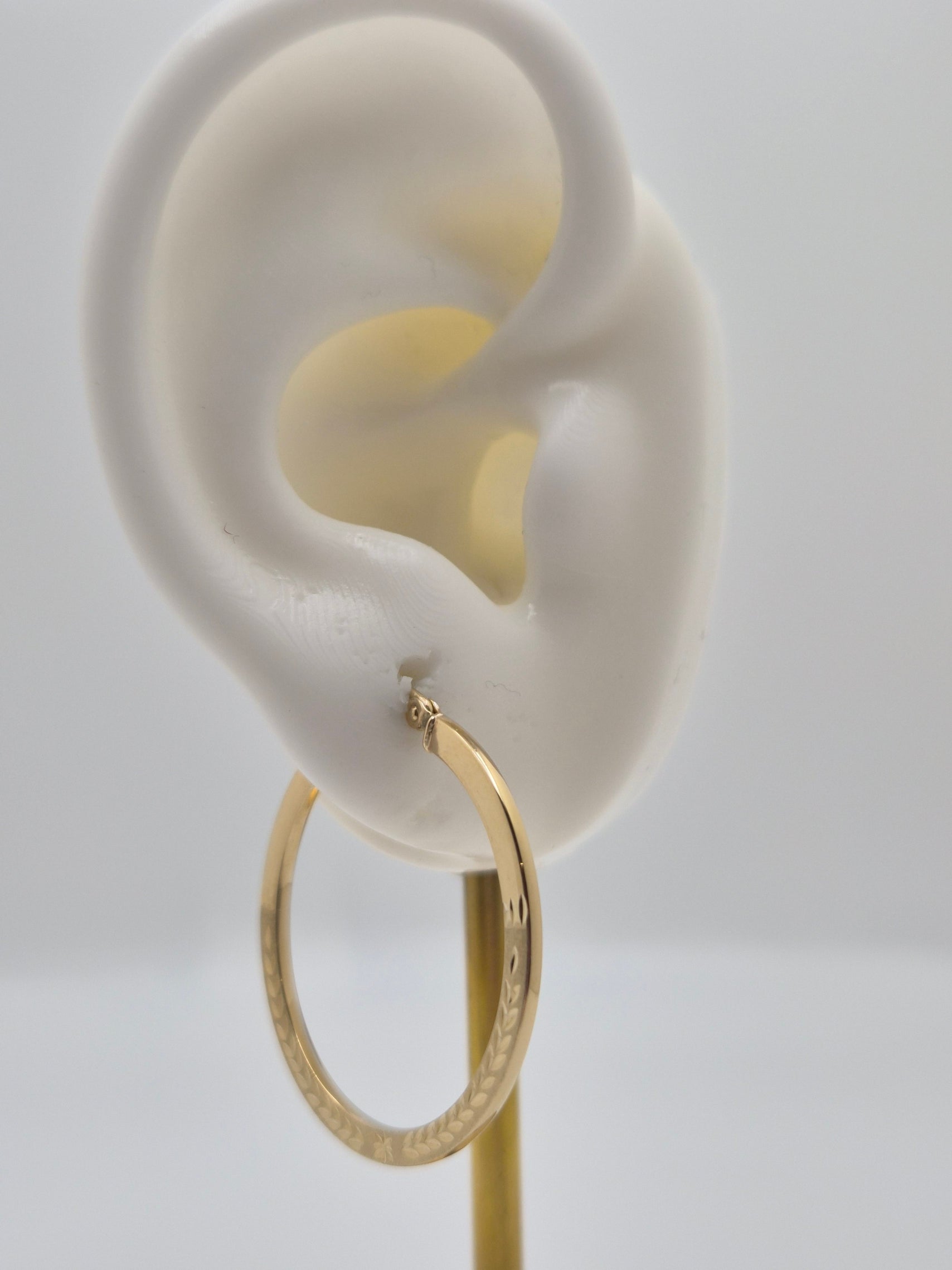 Golden Laurel Dream Hoops — (30 mm)