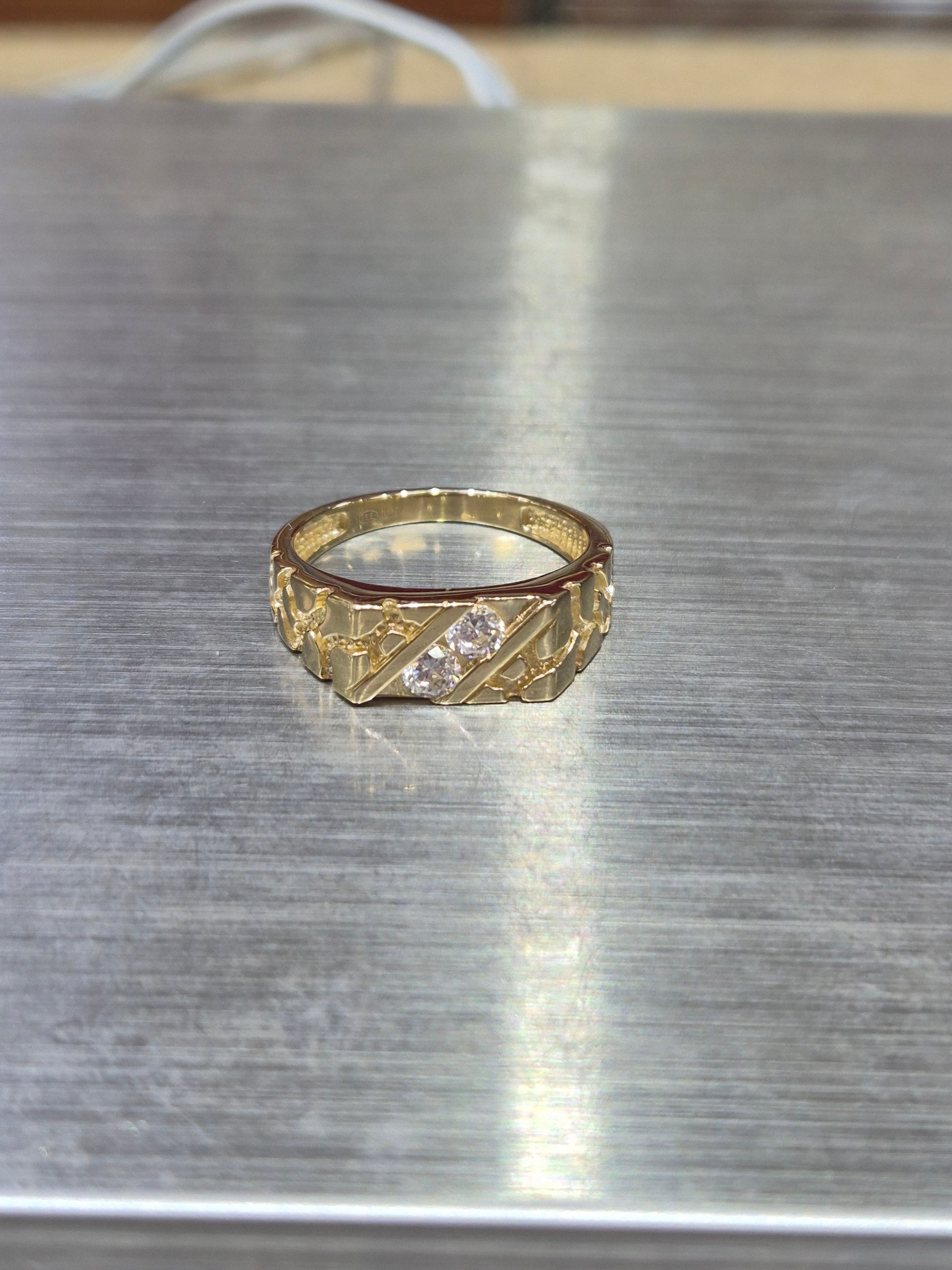Anillo de pepita de oro de 14 quilates con circonitas