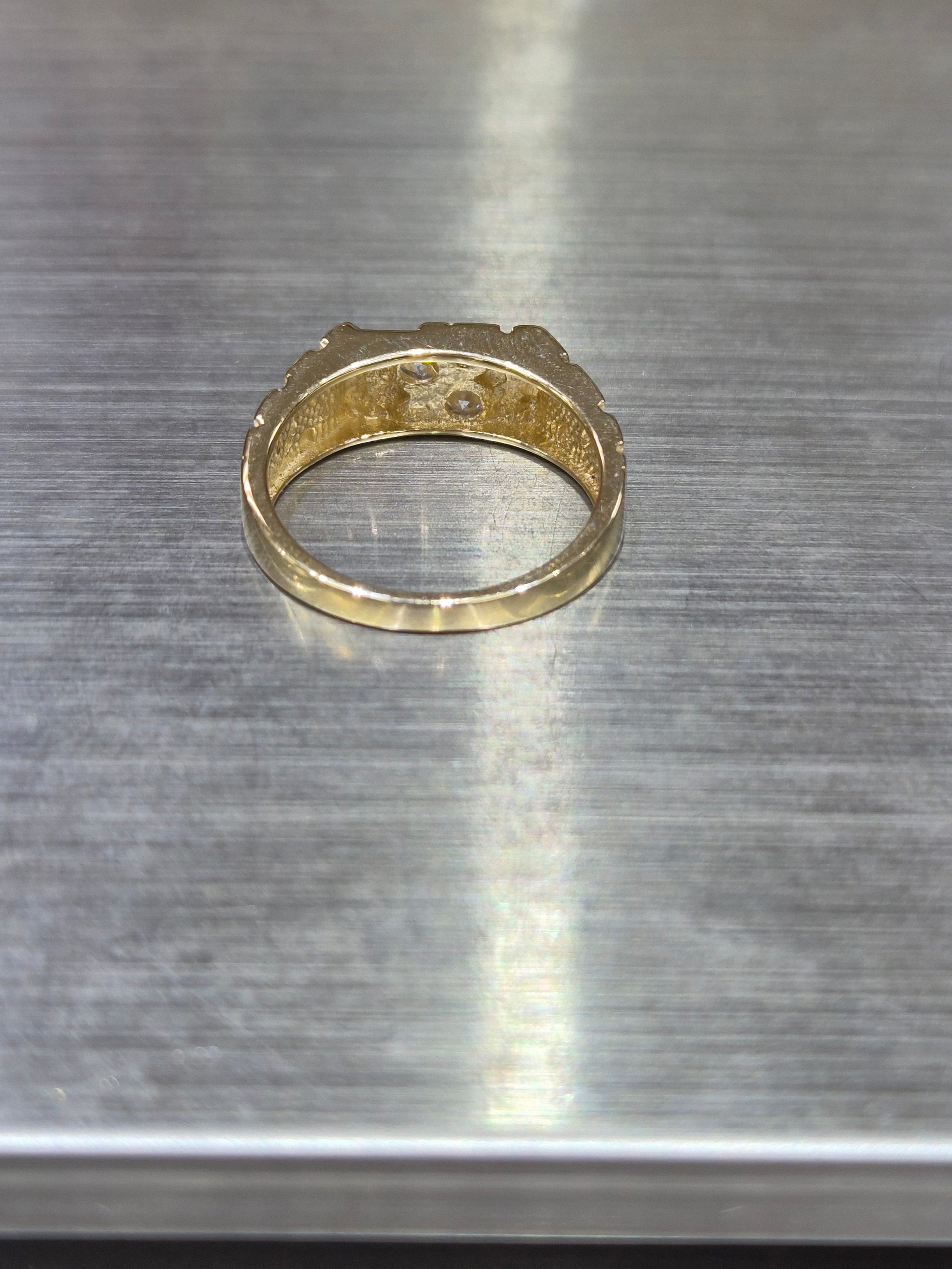 Anillo de pepita de oro de 14 quilates con circonitas