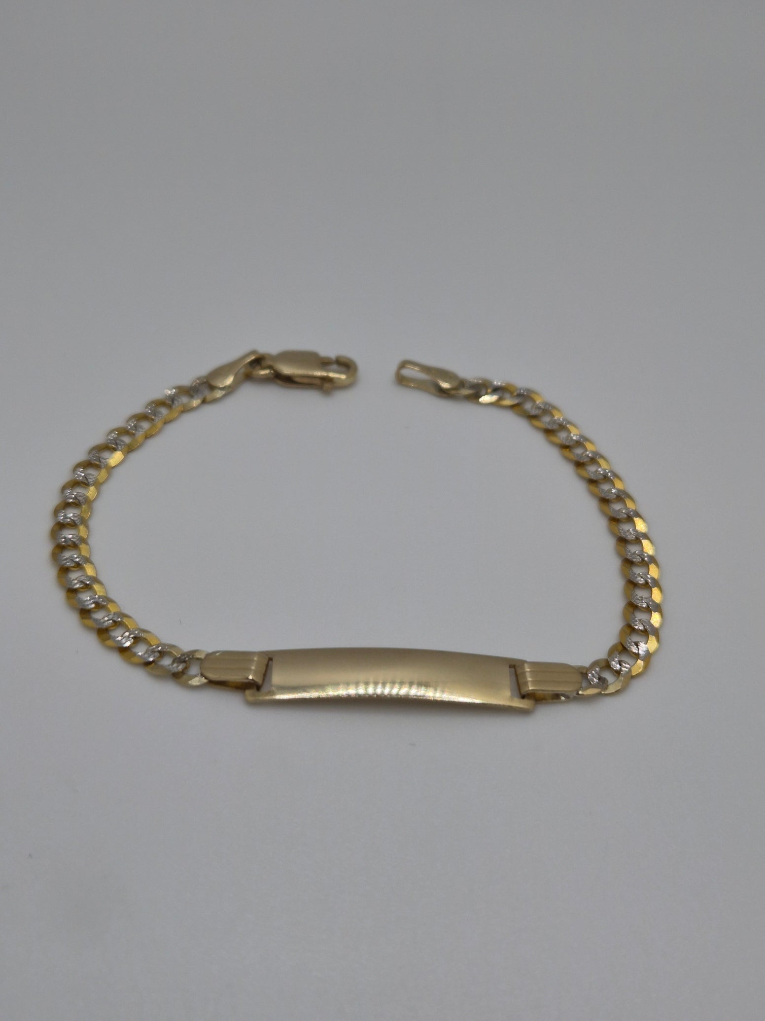 Pulsera cubana de oro de 14 quilates con corte de diamante y identificación de bebé