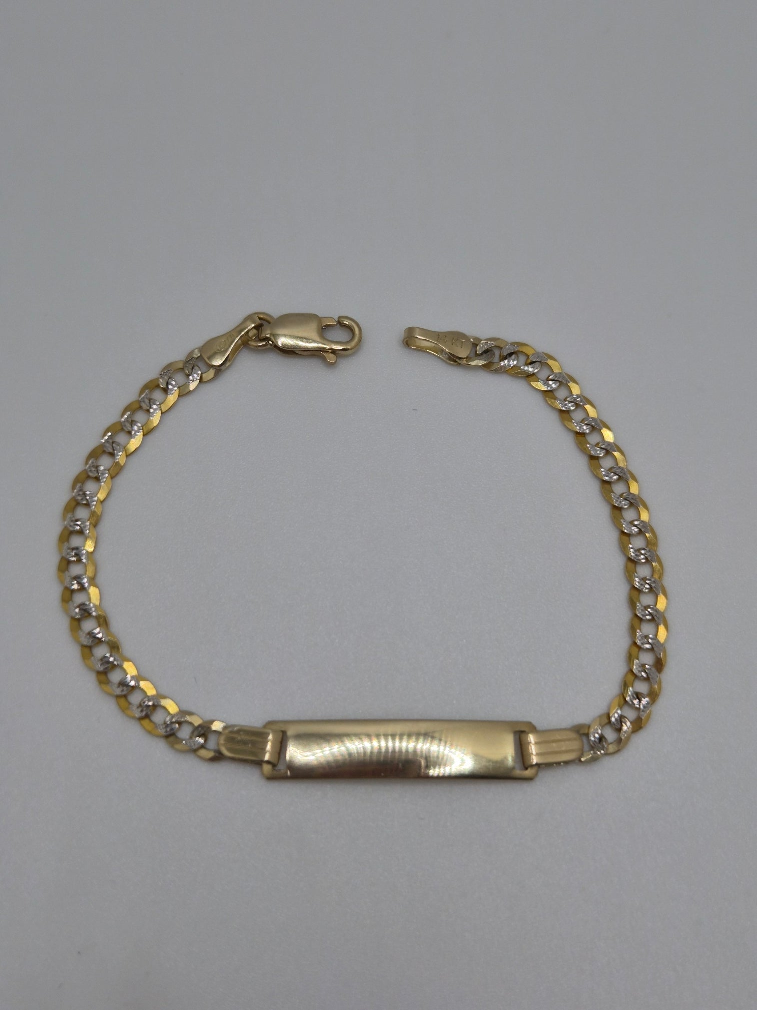 Pulsera cubana de oro de 14 quilates con corte de diamante y identificación de bebé