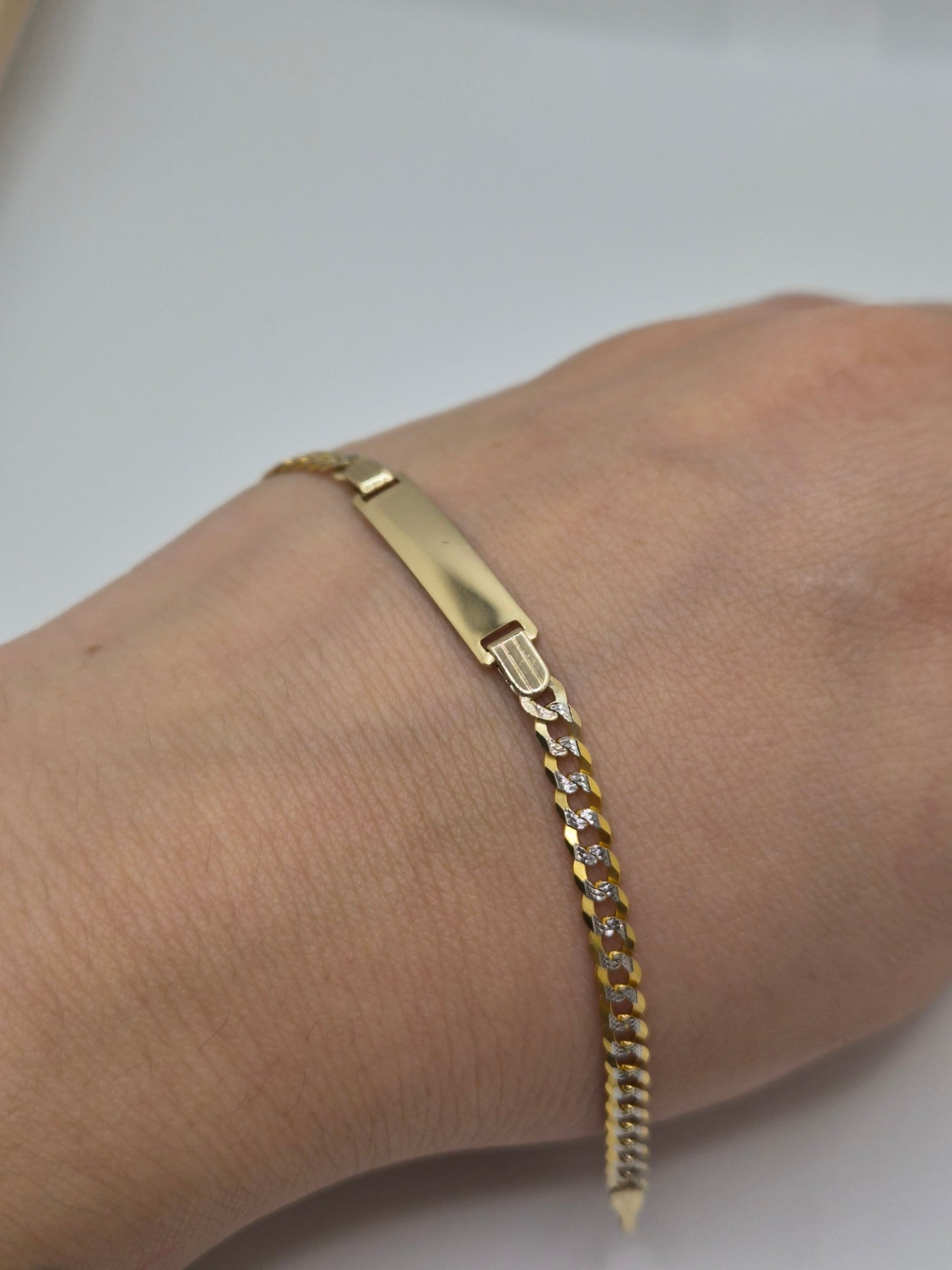 Pulsera cubana de oro de 14 quilates con corte de diamante y identificación de bebé