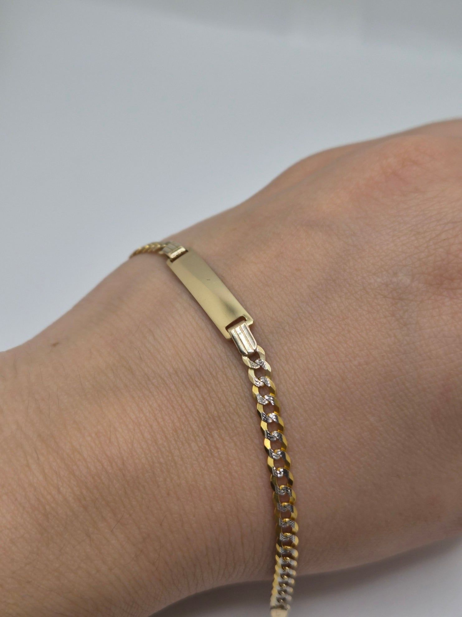 Pulsera cubana de oro de 14 quilates con corte de diamante y identificación de bebé