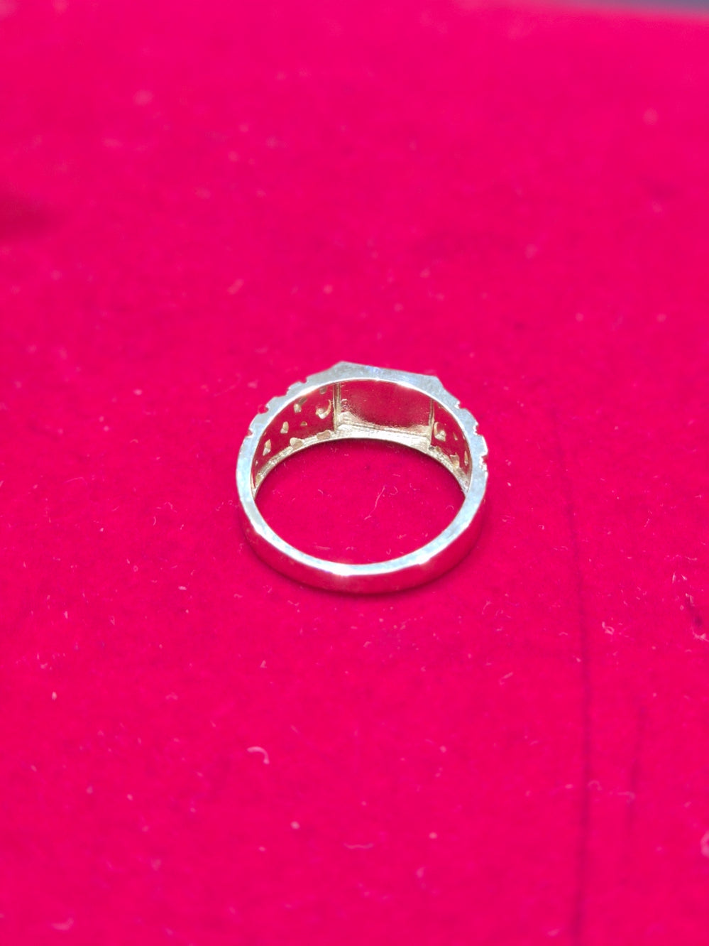 Anillo de pepita de sello de oro de 14 quilates