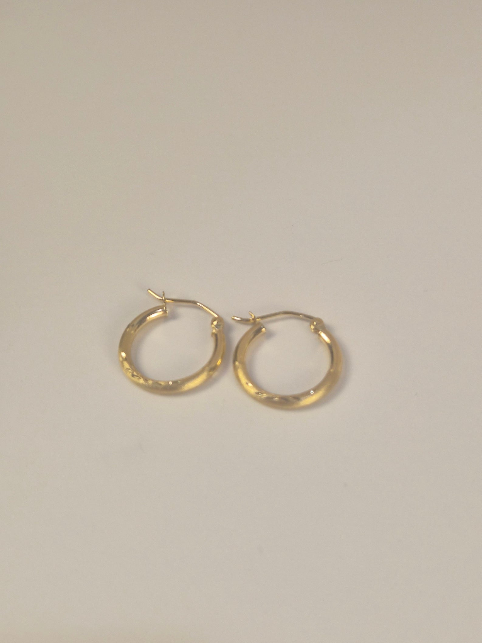 14K Gold Budded Diamond-Cut Hoop Earrings