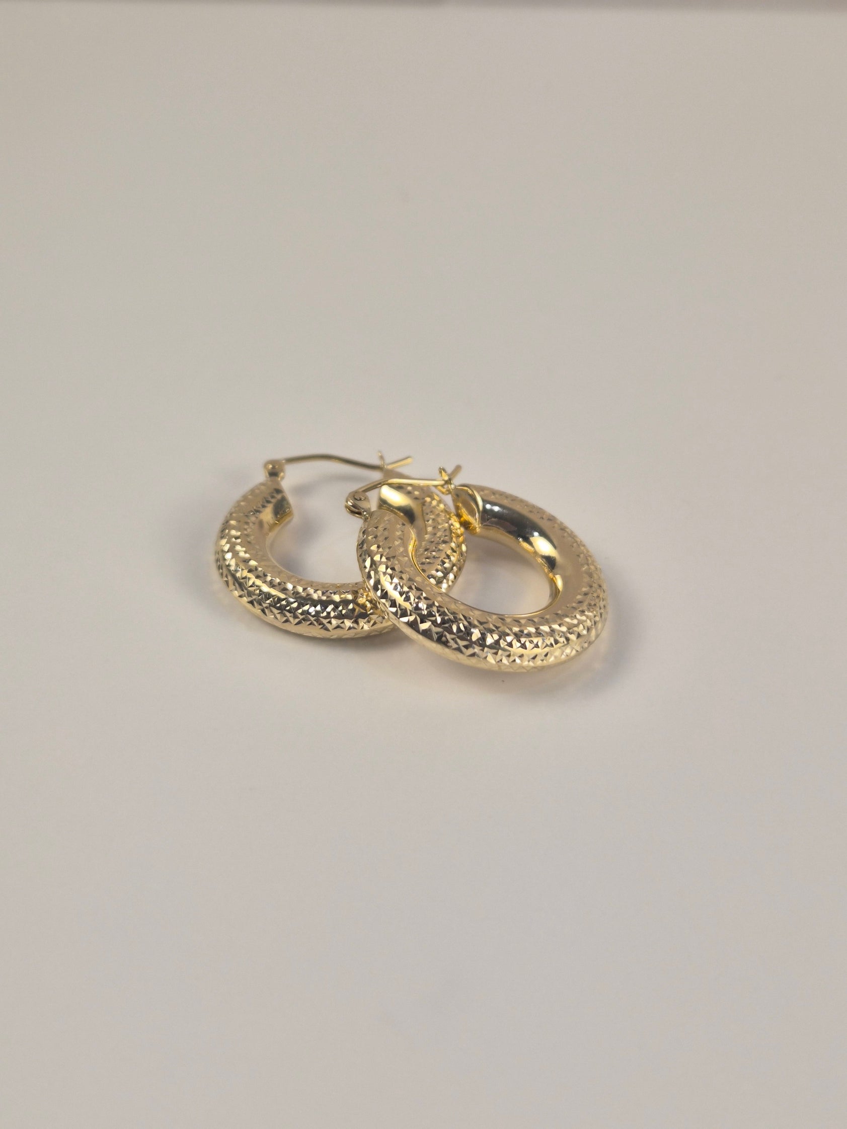 14k gold diamond cut tube hoop earrings (044)