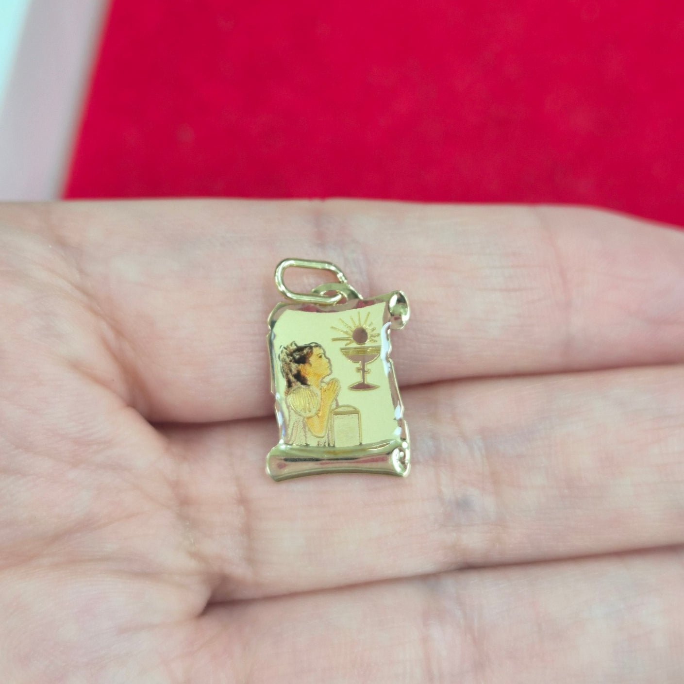 14K Gold Primera Comunión Scroll Pendant