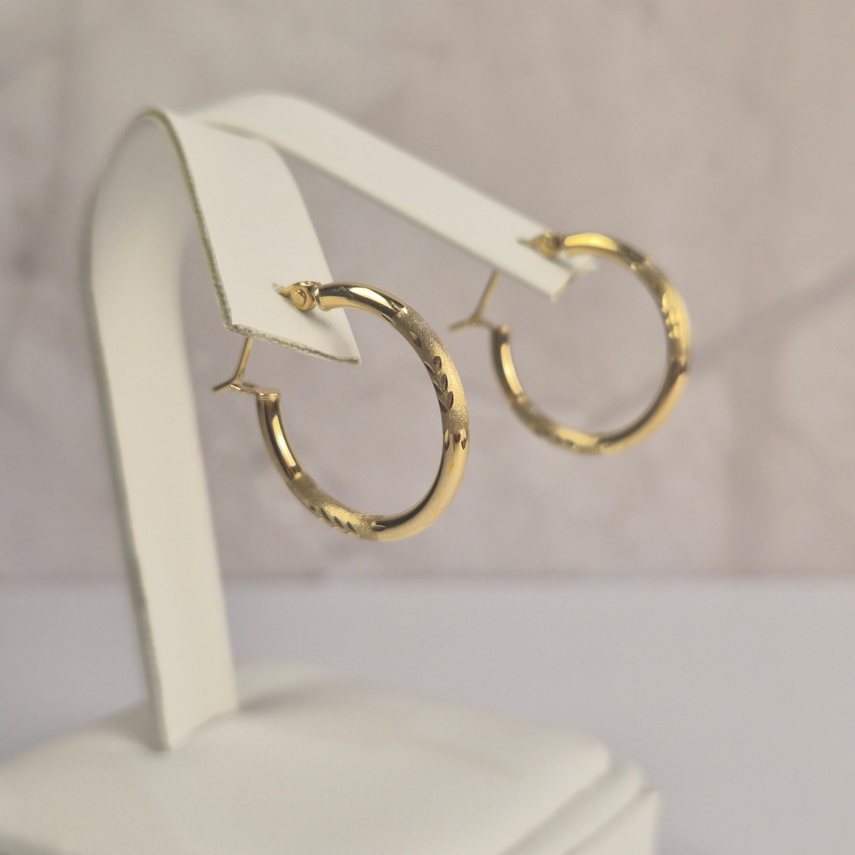 14K Gold Budded Diamond-Cut Hoop Earrings – (019)