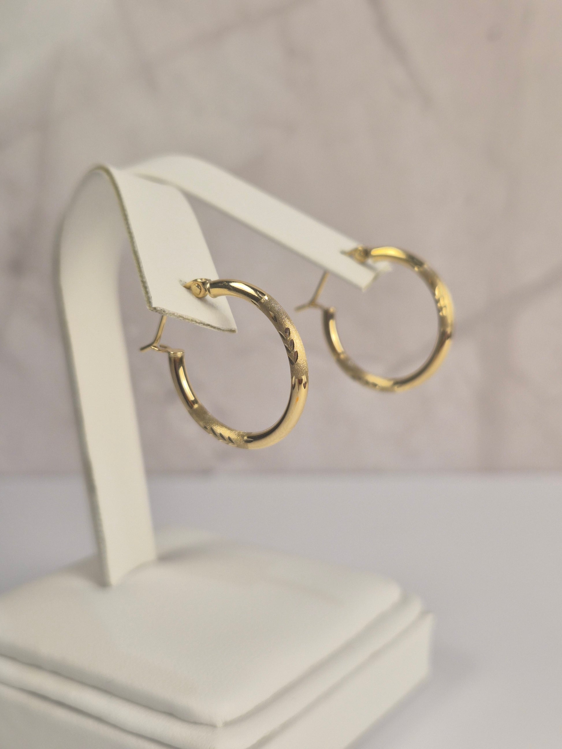 14K Gold Budded Diamond-Cut Hoop Earrings – (019)