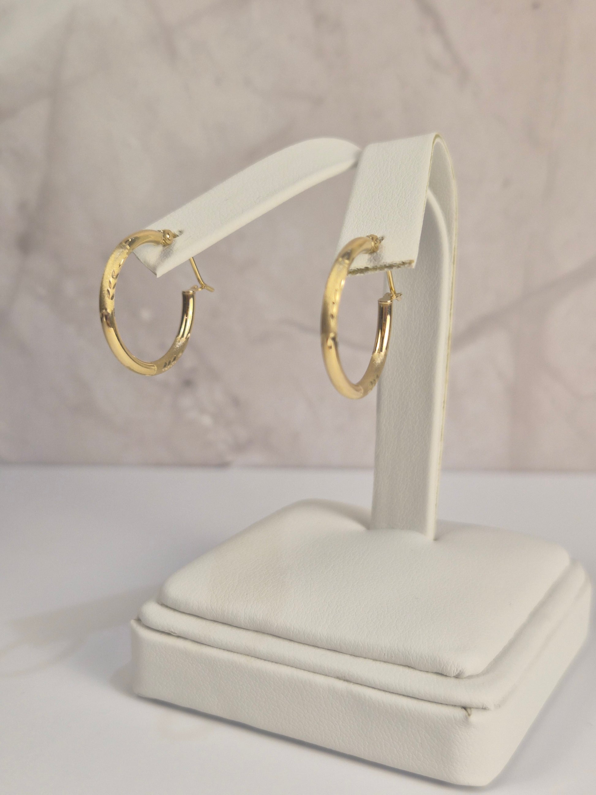 14K Gold Budded Diamond-Cut Hoop Earrings – (019)