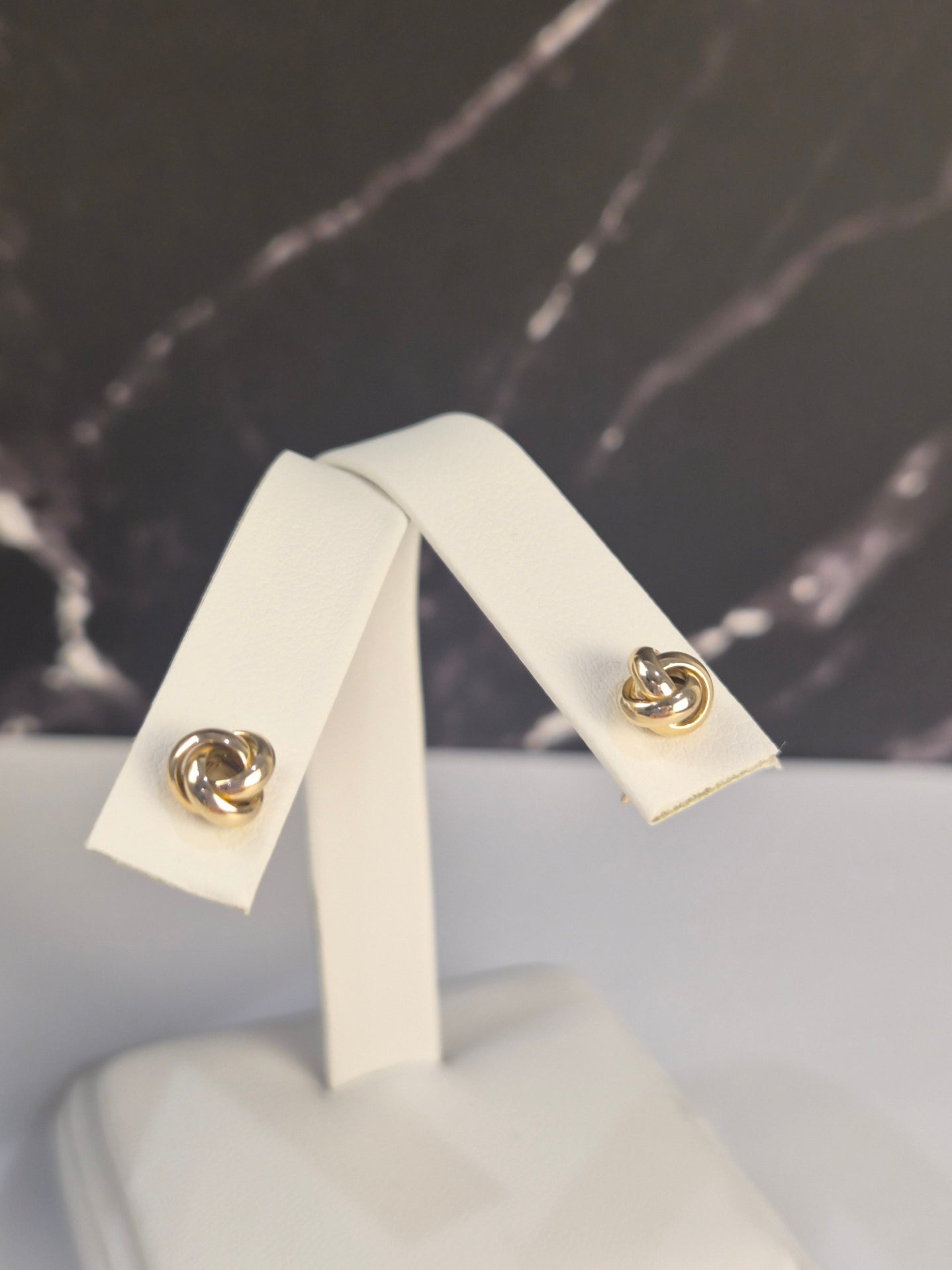 Pendientes de nudo de amor de oro de 14 quilates (6 mm)