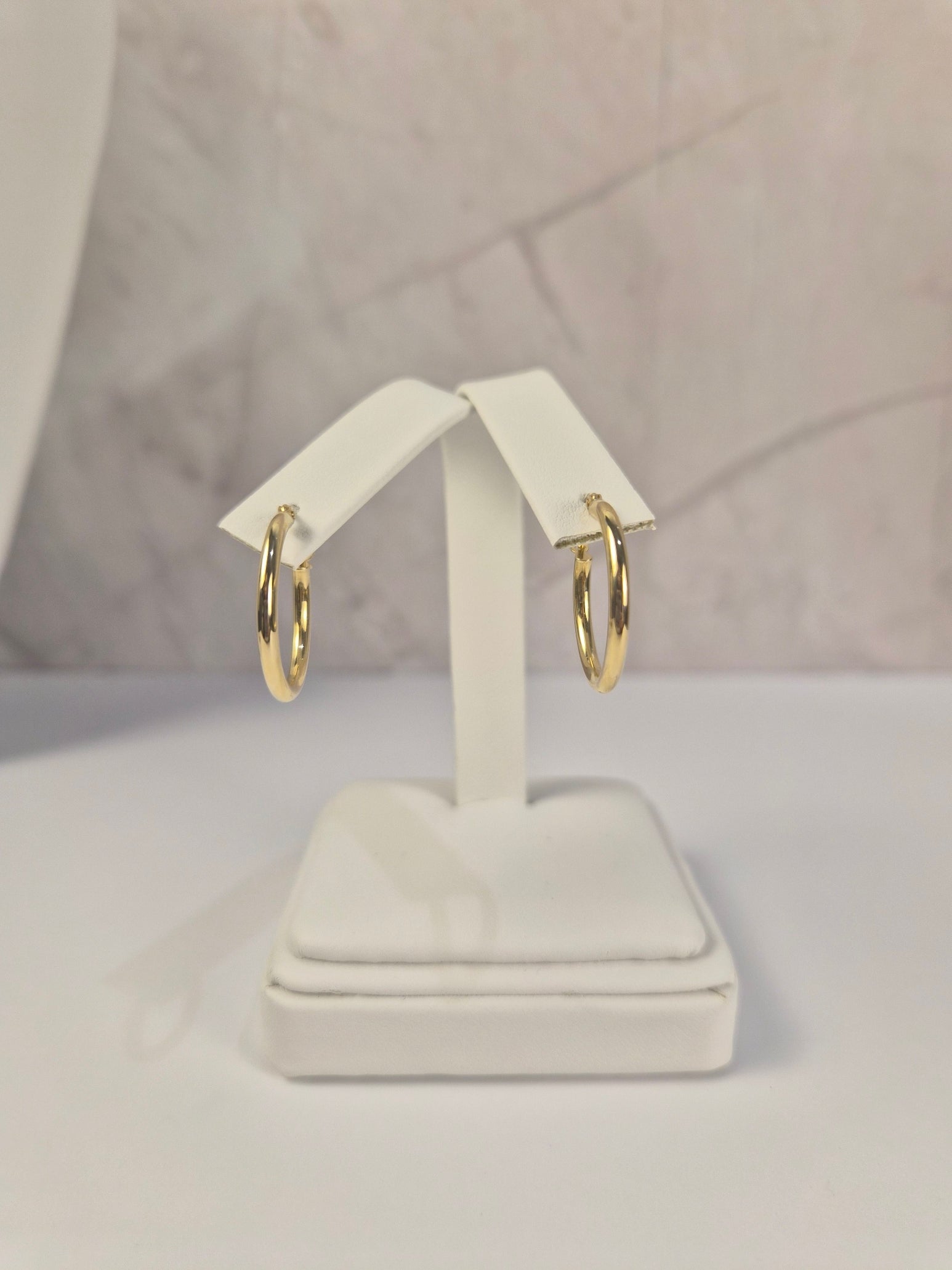 14K Gold Round Tube Hoop Earrings (20mm)