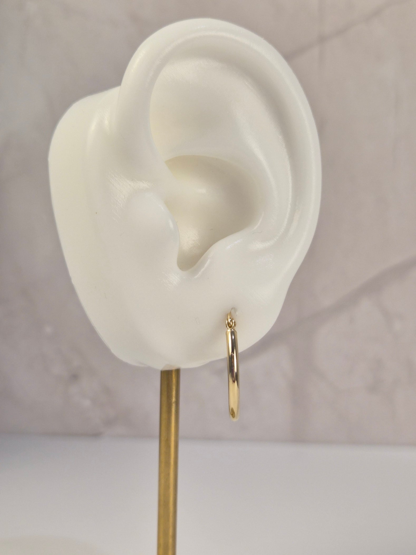 14K Gold Round Tube Hoop Earrings (20mm)