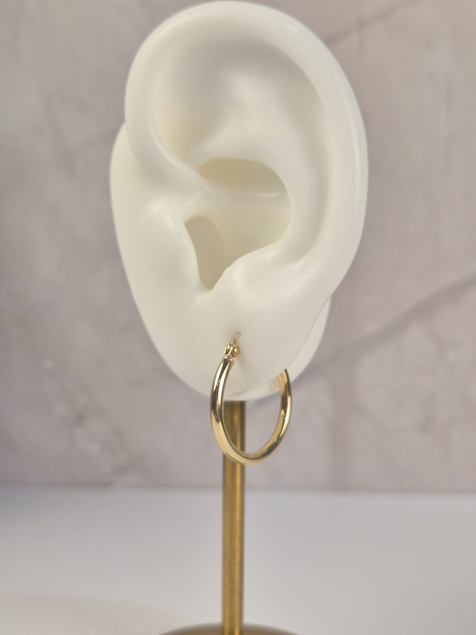 14K Gold Round Tube Hoop Earrings (20mm)