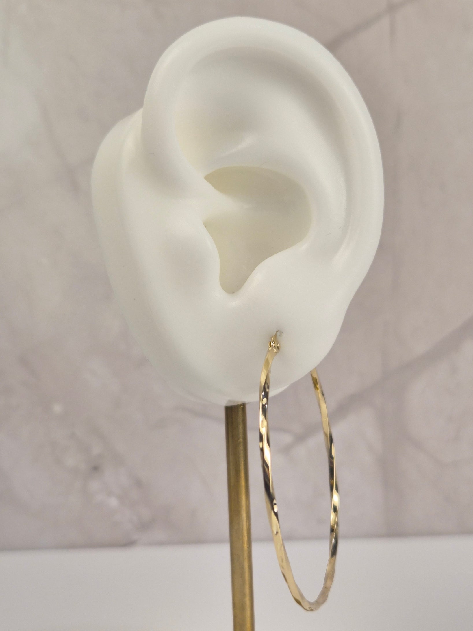 Pendientes de aro rizados de 1,5 mm en oro de 14 quilates
