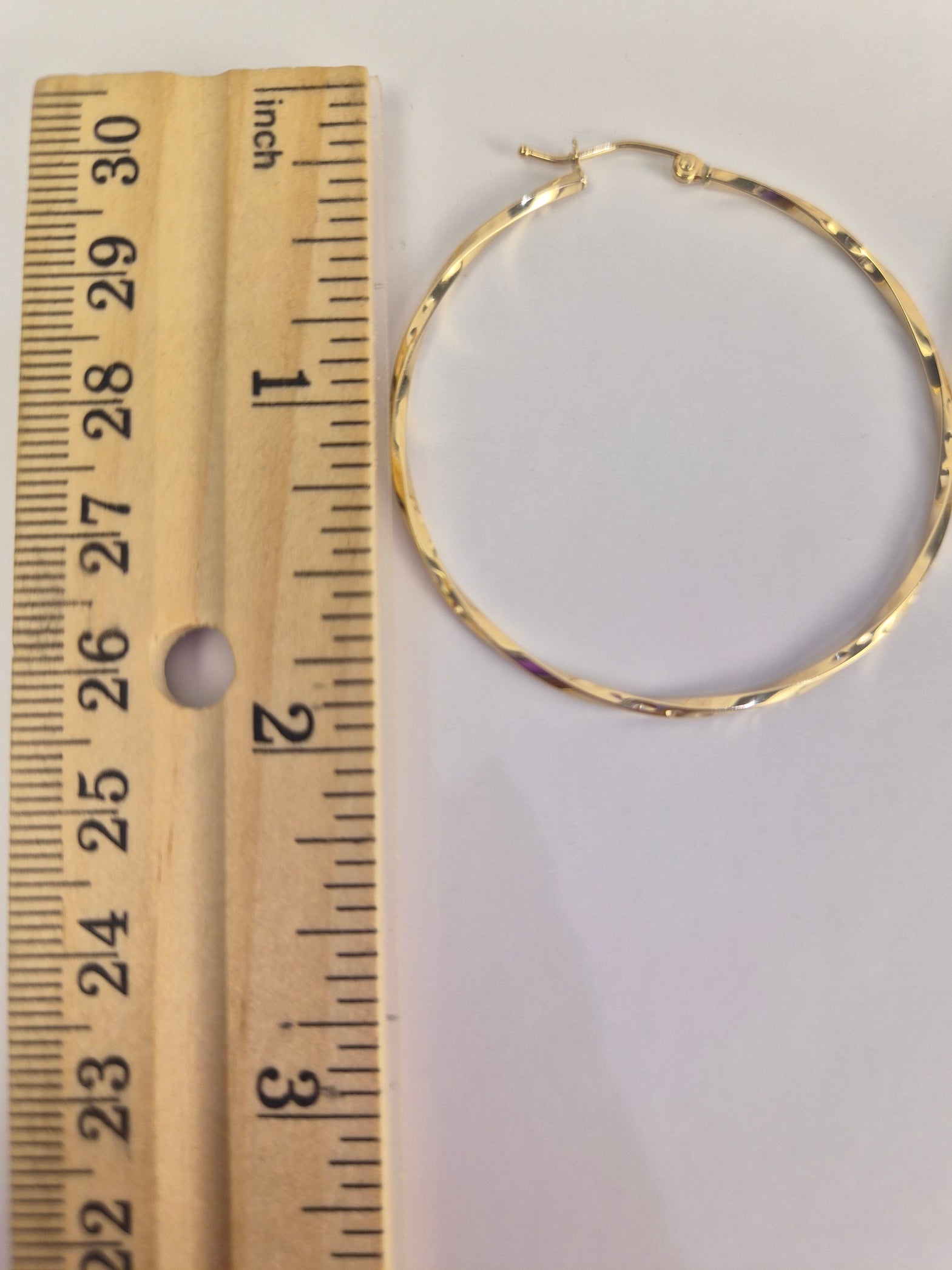 Pendientes de aro rizados de 1,5 mm en oro de 14 quilates