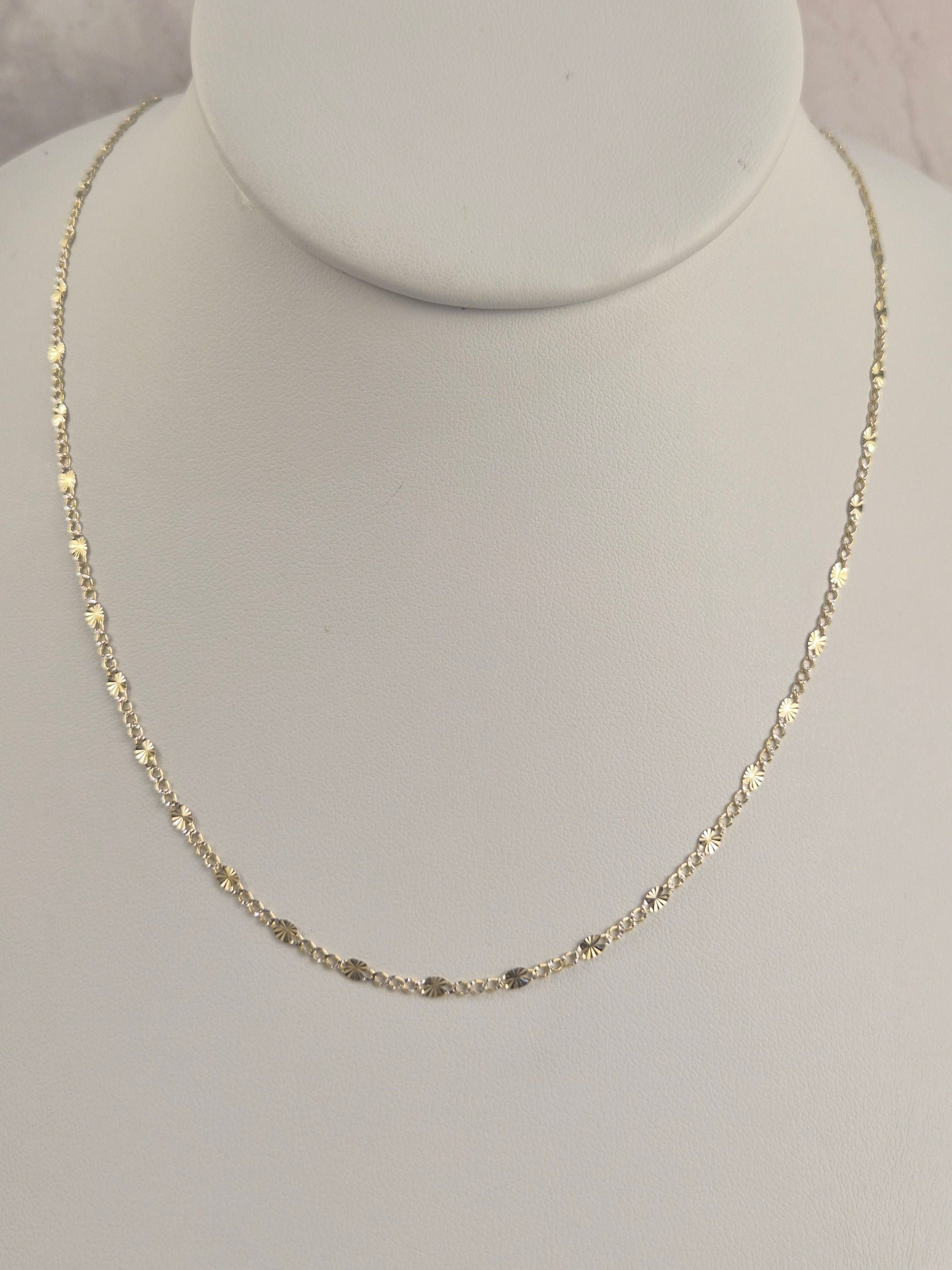 Cadena Figaro de dos tonos con corte de diamante de 14K