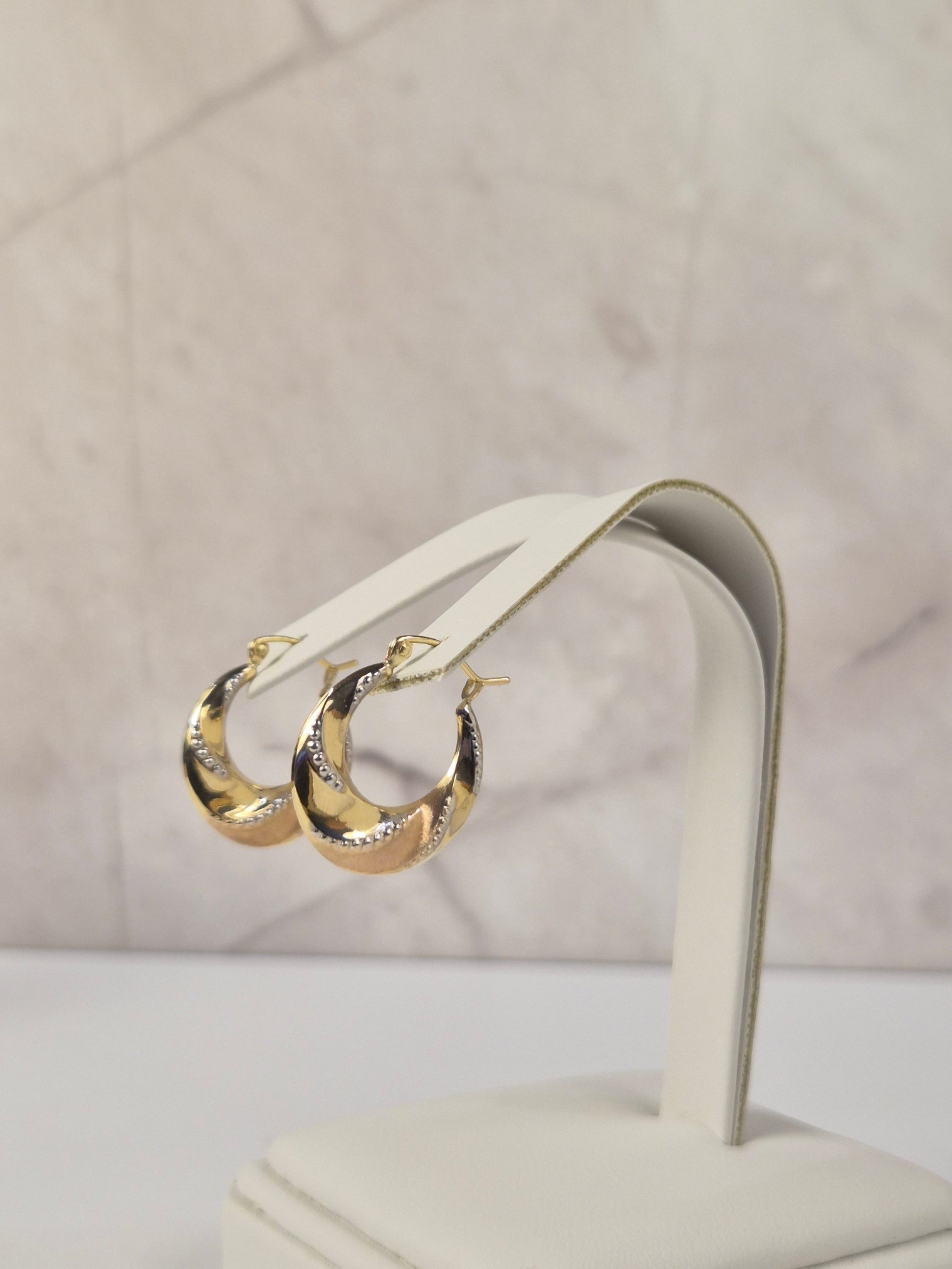 Tricolor Glow – 14K Gold Hoop Earrings