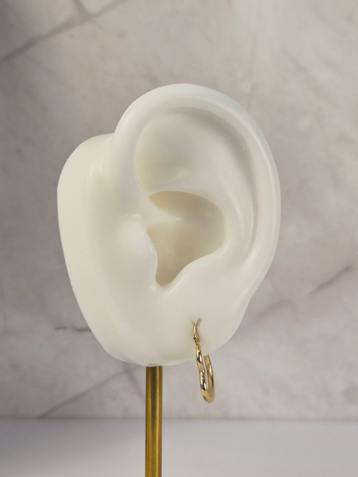 Pendiente de 3 mm con corazón en ángulo de oro macizo de 14 quilates